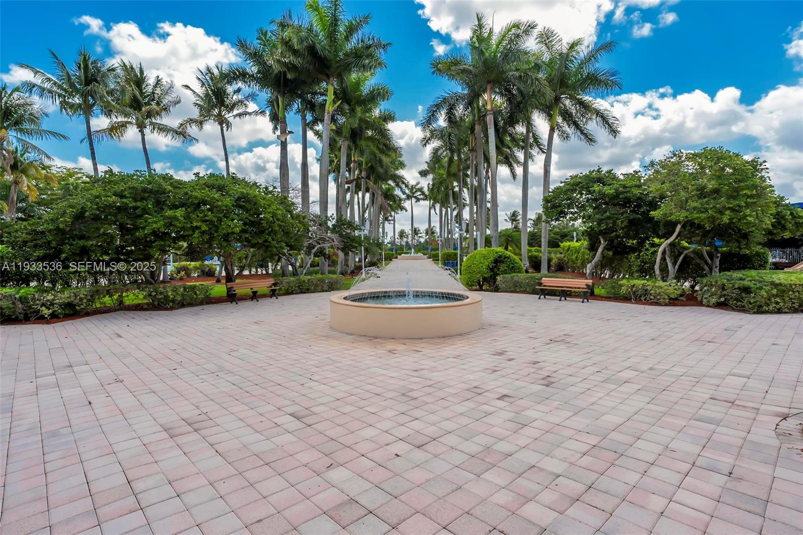 PEMBROKE ISLES - Residential