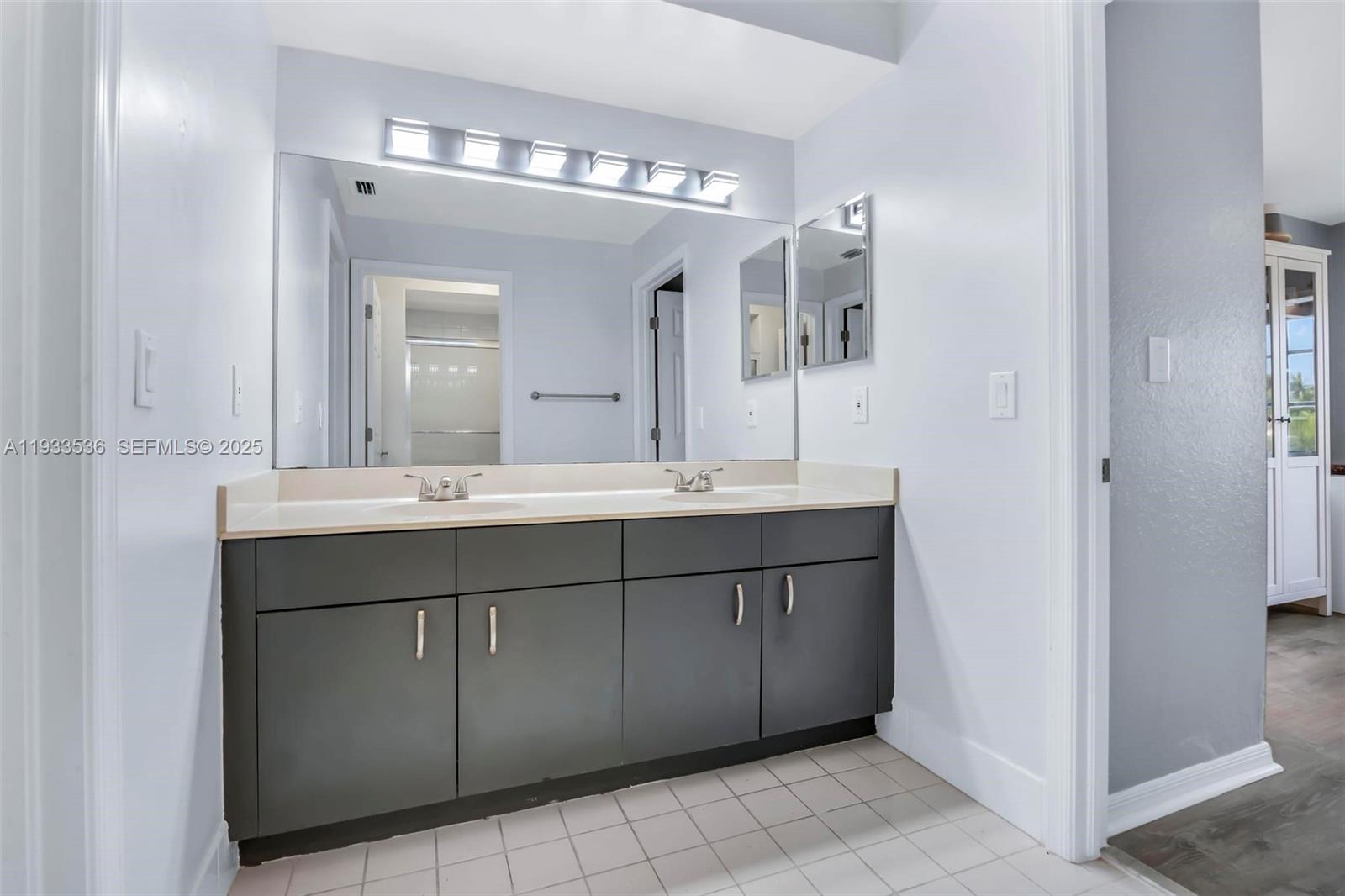 PEMBROKE ISLES - Residential