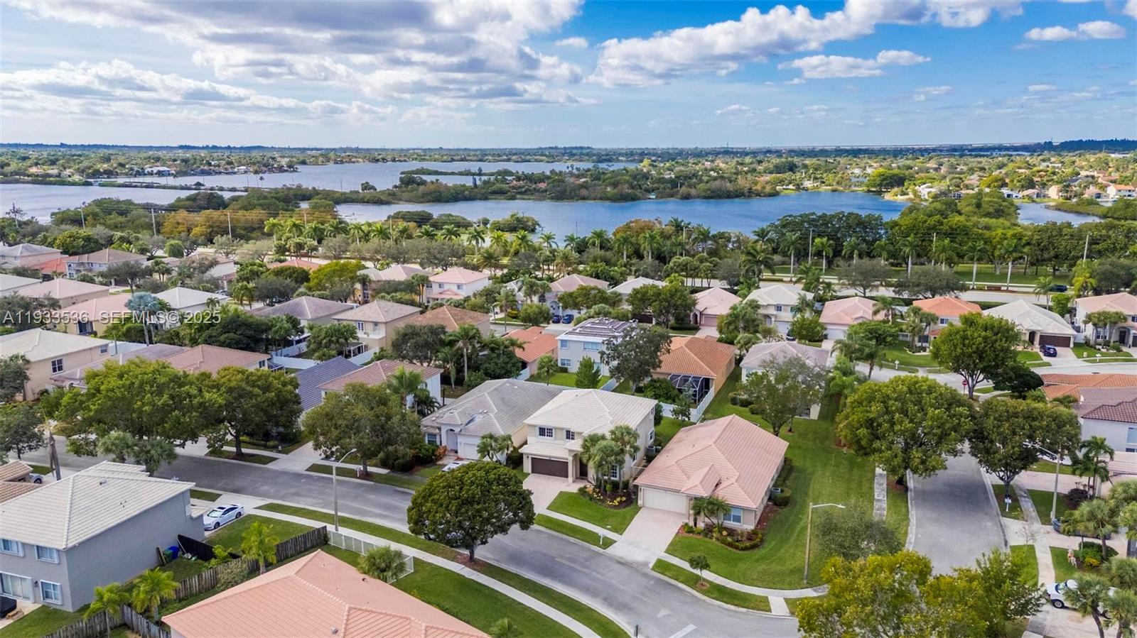 PEMBROKE ISLES - Residential