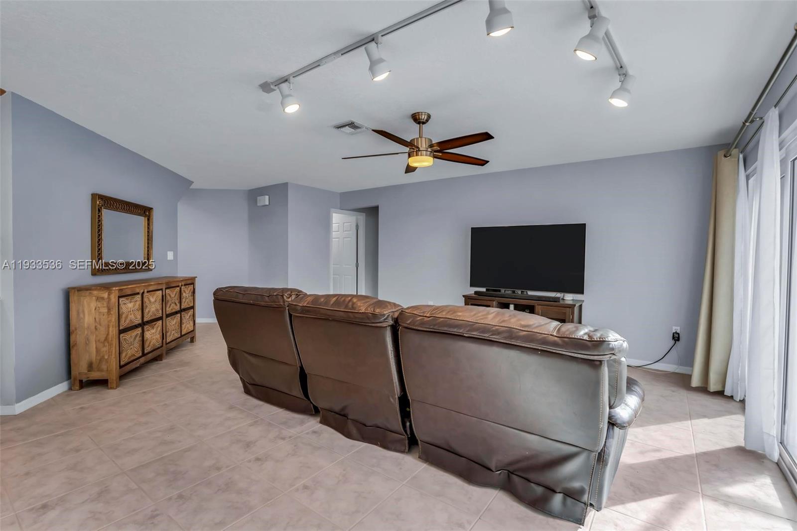 PEMBROKE ISLES - Residential