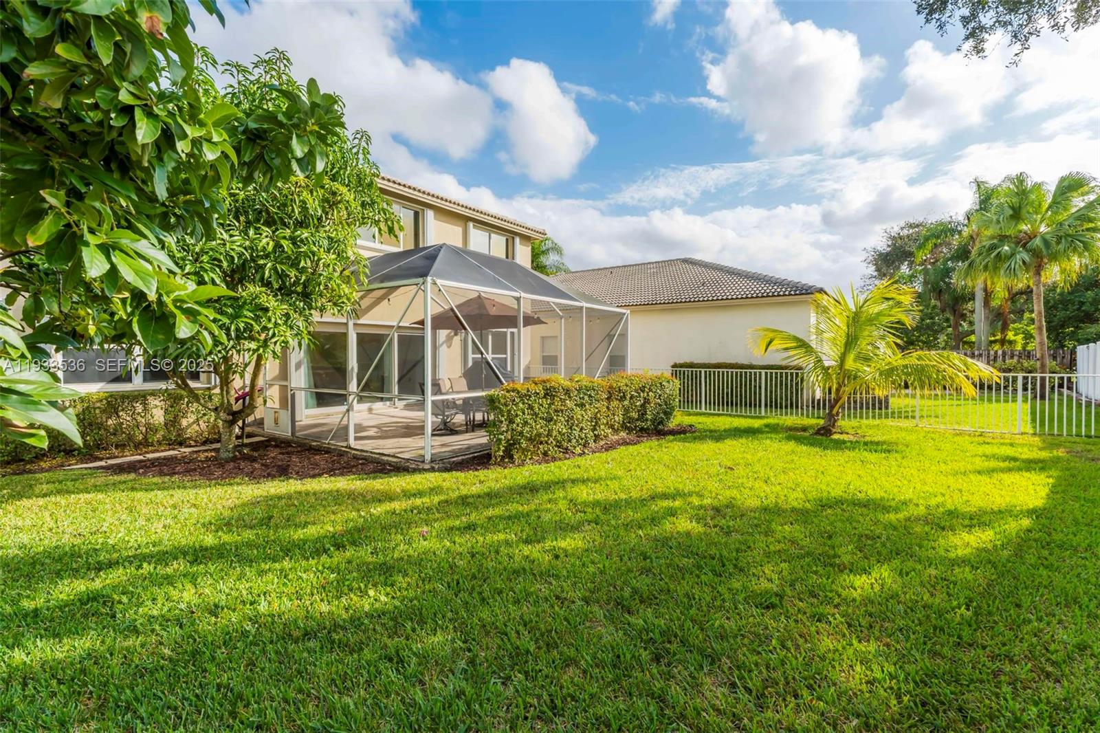 PEMBROKE ISLES - Residential