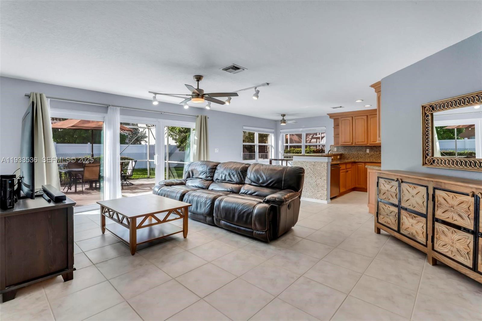 PEMBROKE ISLES - Residential