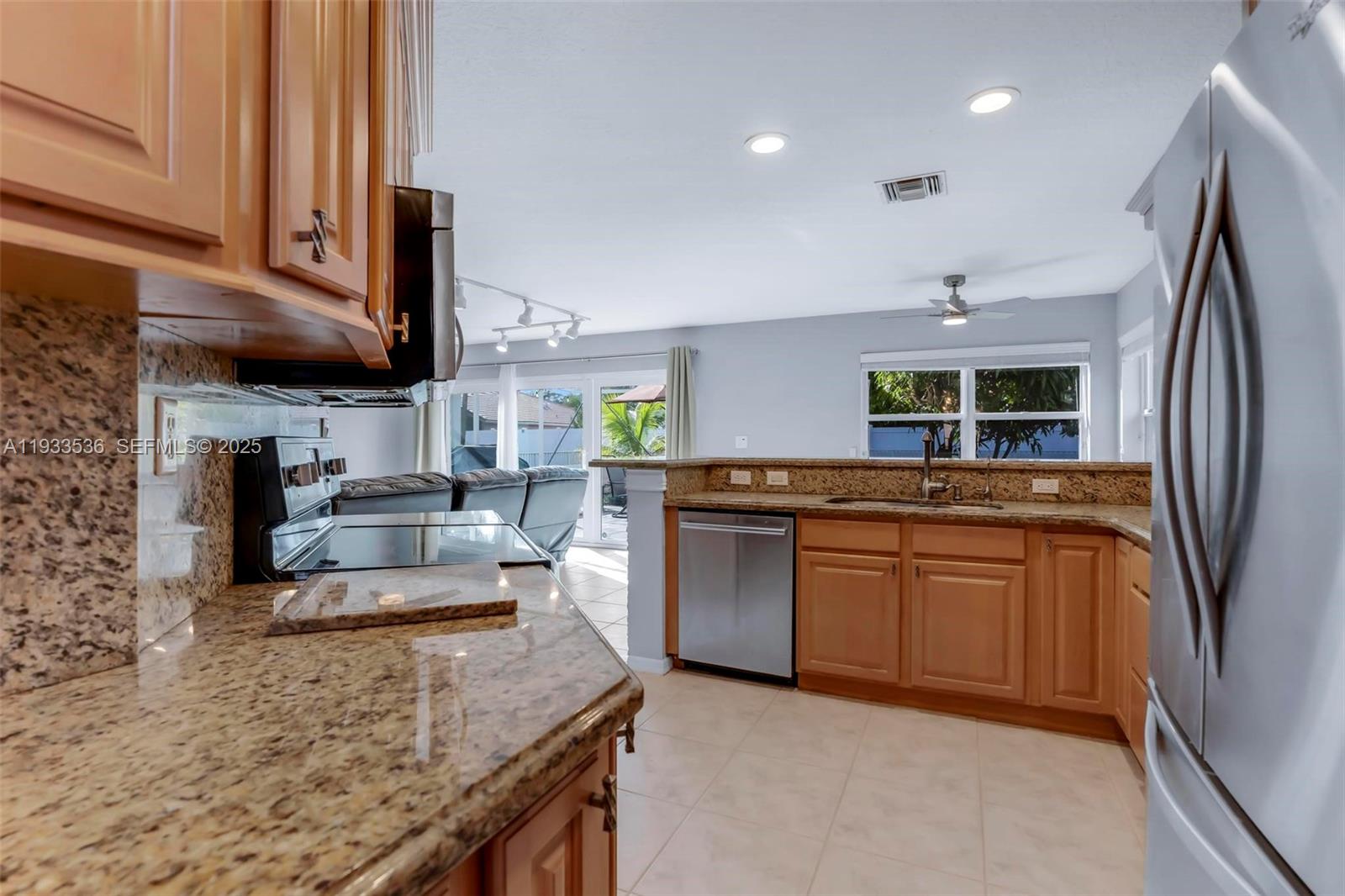 PEMBROKE ISLES - Residential