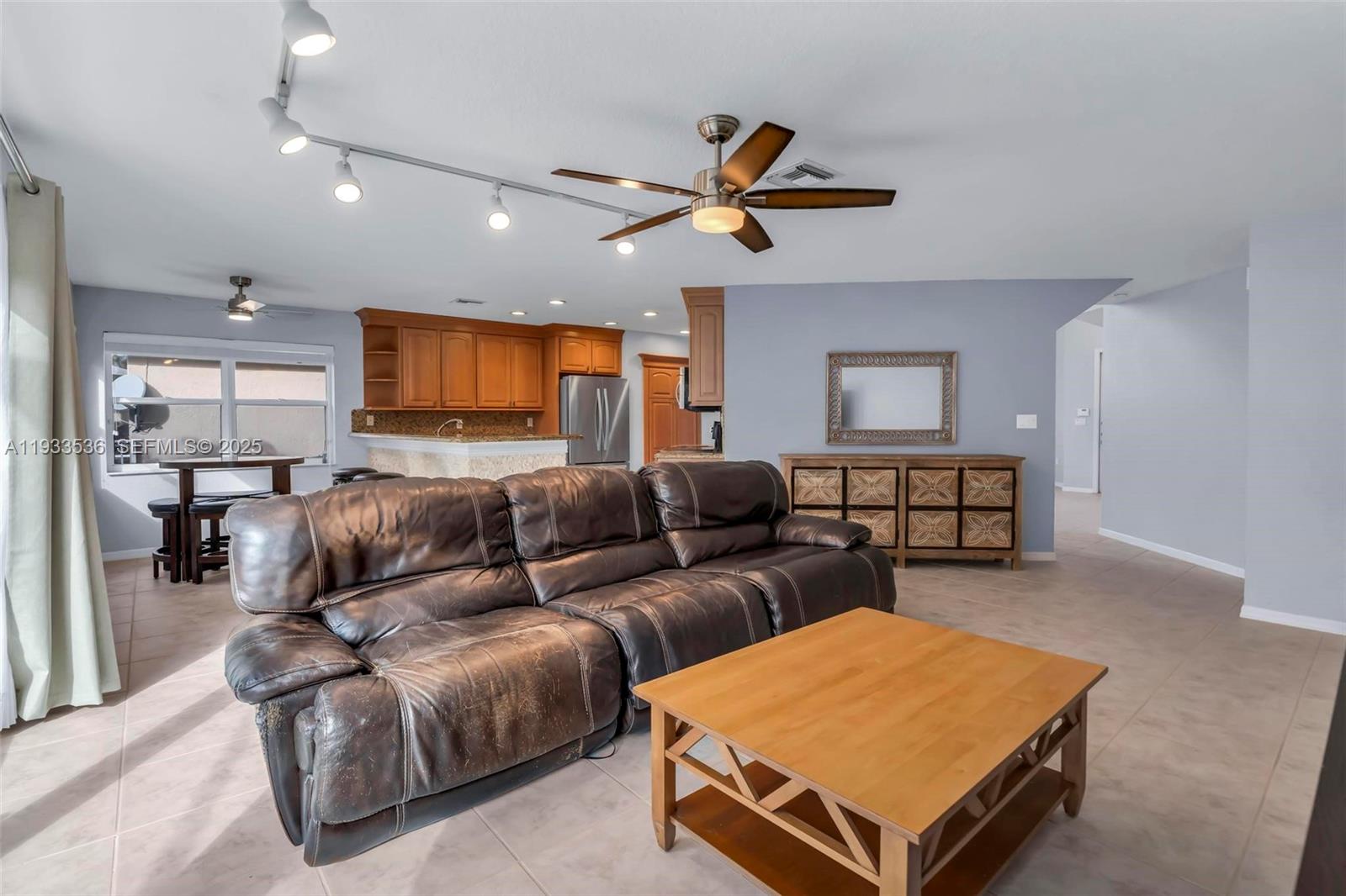 PEMBROKE ISLES - Residential