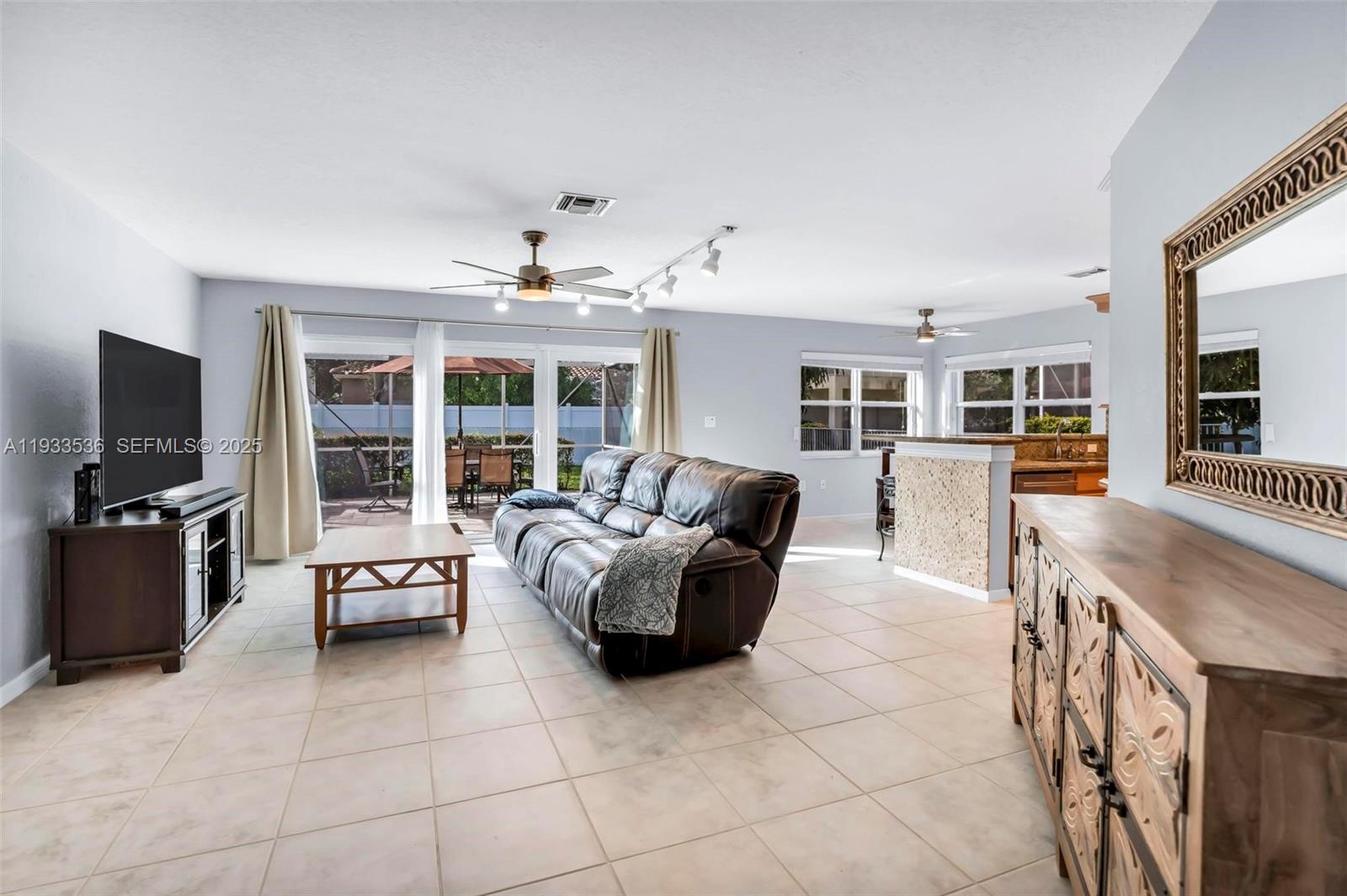 PEMBROKE ISLES - Residential