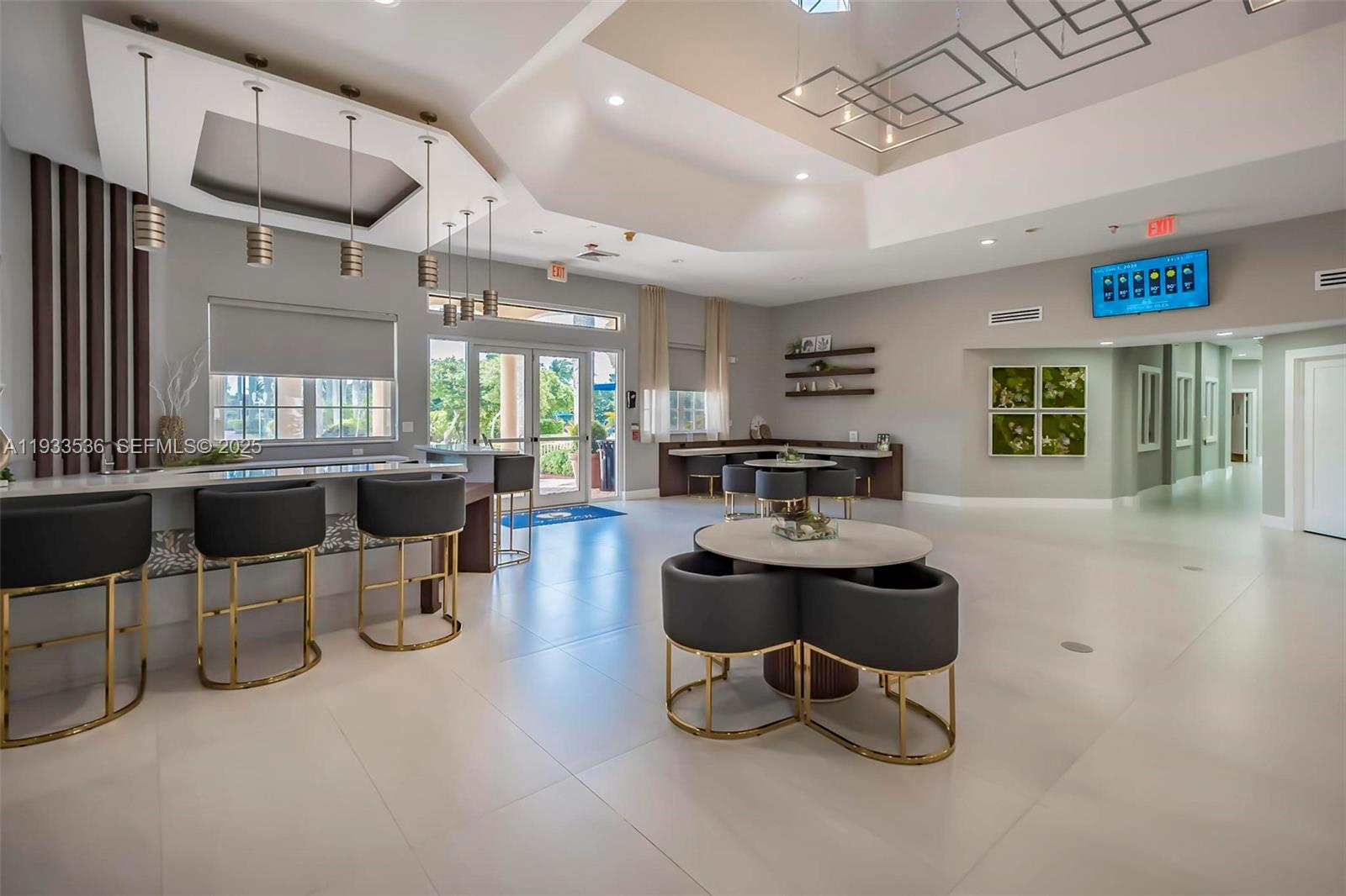 PEMBROKE ISLES - Residential