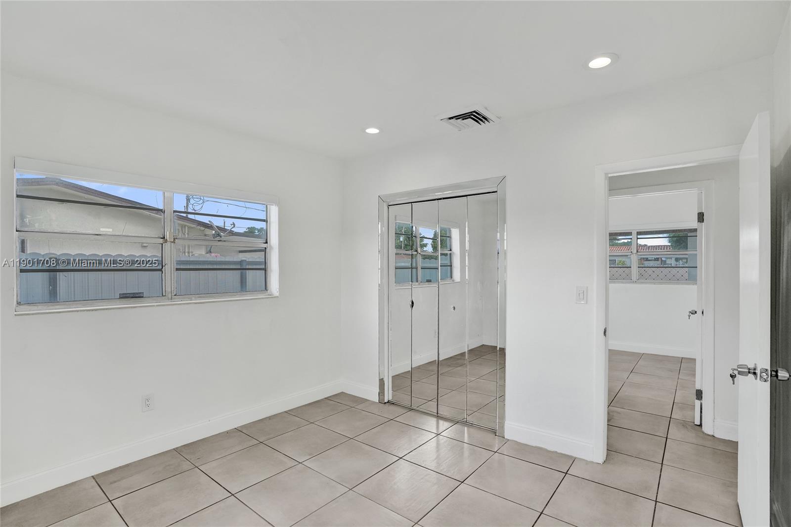 PALM SPRINGS SUB SEC A 4T - Residential Lease