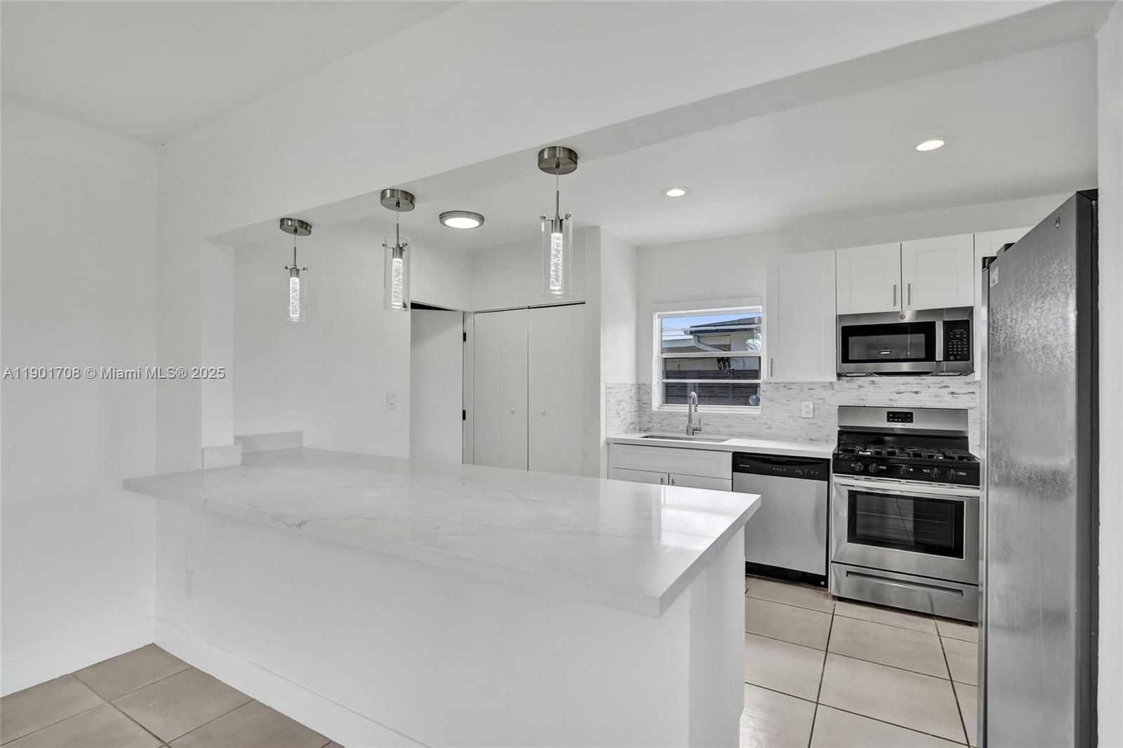 PALM SPRINGS SUB SEC A 4T - Residential Lease