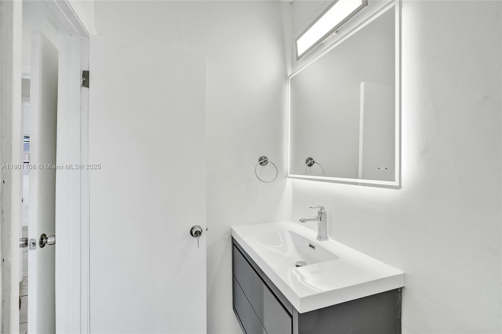 PALM SPRINGS SUB SEC A 4T - Residential Lease