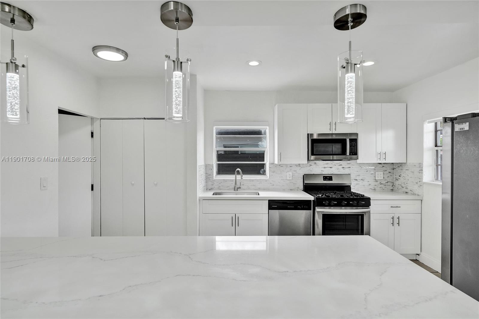 PALM SPRINGS SUB SEC A 4T - Residential Lease