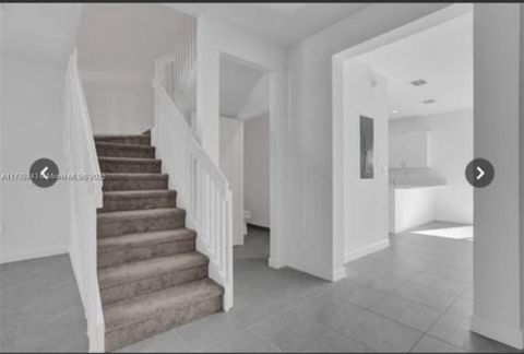 9931 SW 231st Ln . Miami FL 33190