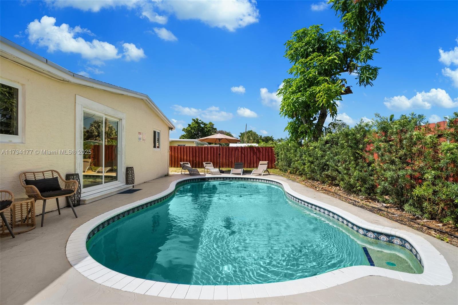 5920 Ne 2nd Ter, Oakland Park, Miami-Dade County, Florida - 4 Bedrooms  
3 Bathrooms - 