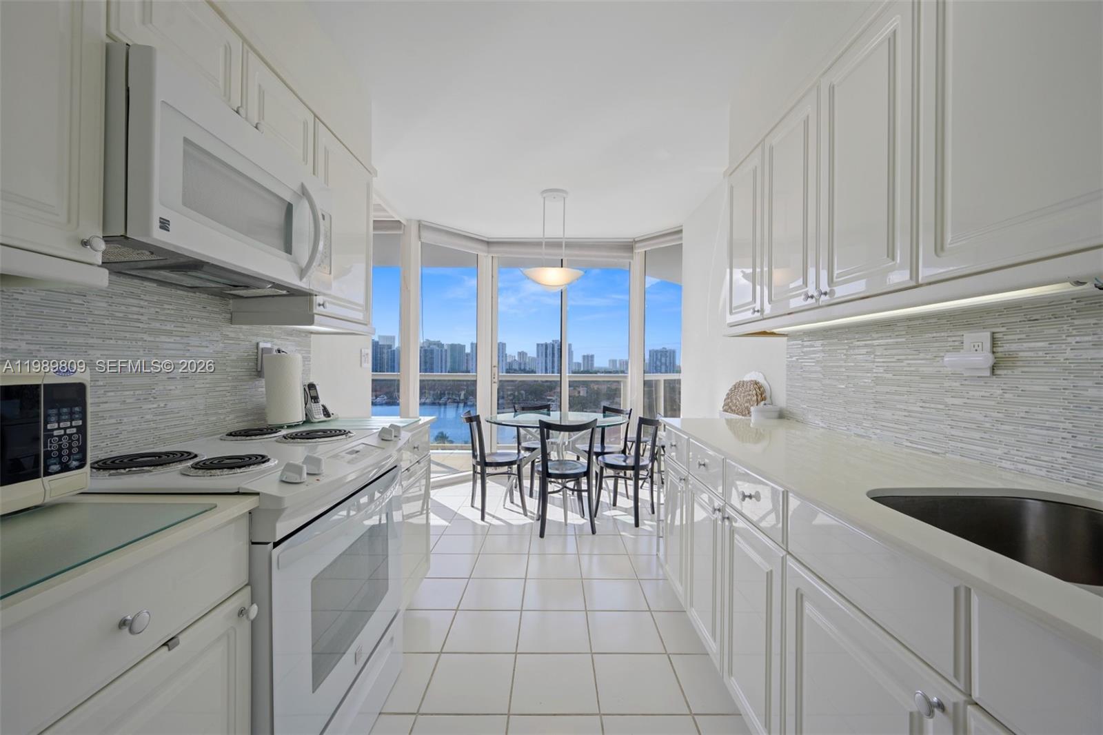 HARBOR TWS AT THE WATERWA - Residential