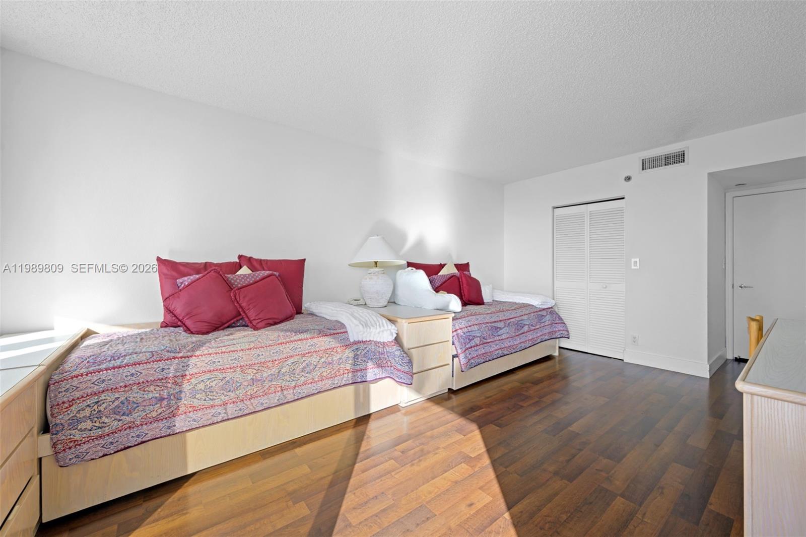 HARBOR TWS AT THE WATERWA - Residential