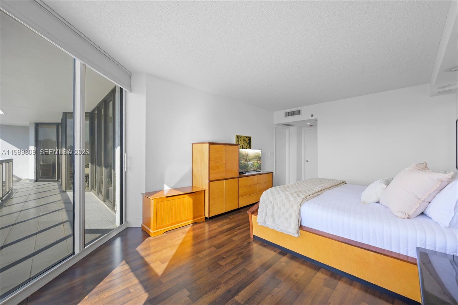 HARBOR TWS AT THE WATERWA - Residential