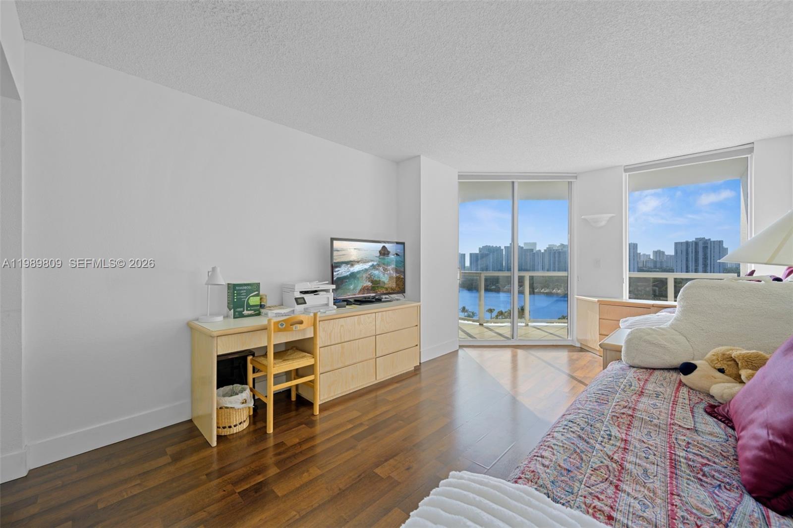 HARBOR TWS AT THE WATERWA - Residential