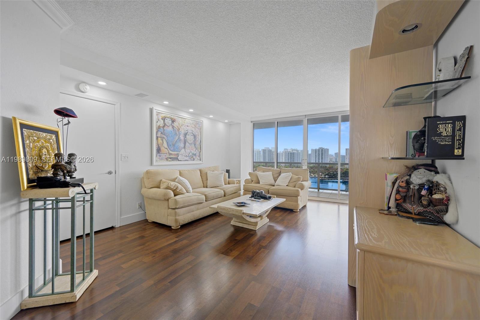 HARBOR TWS AT THE WATERWA - Residential