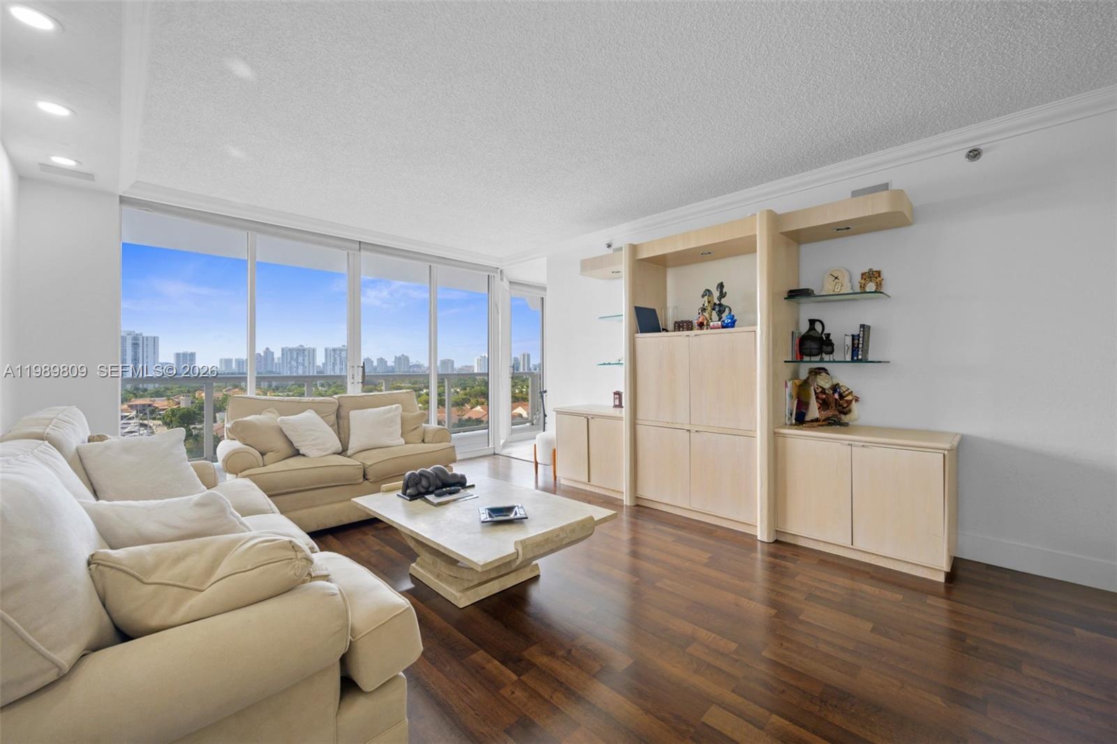 HARBOR TWS AT THE WATERWA - Residential