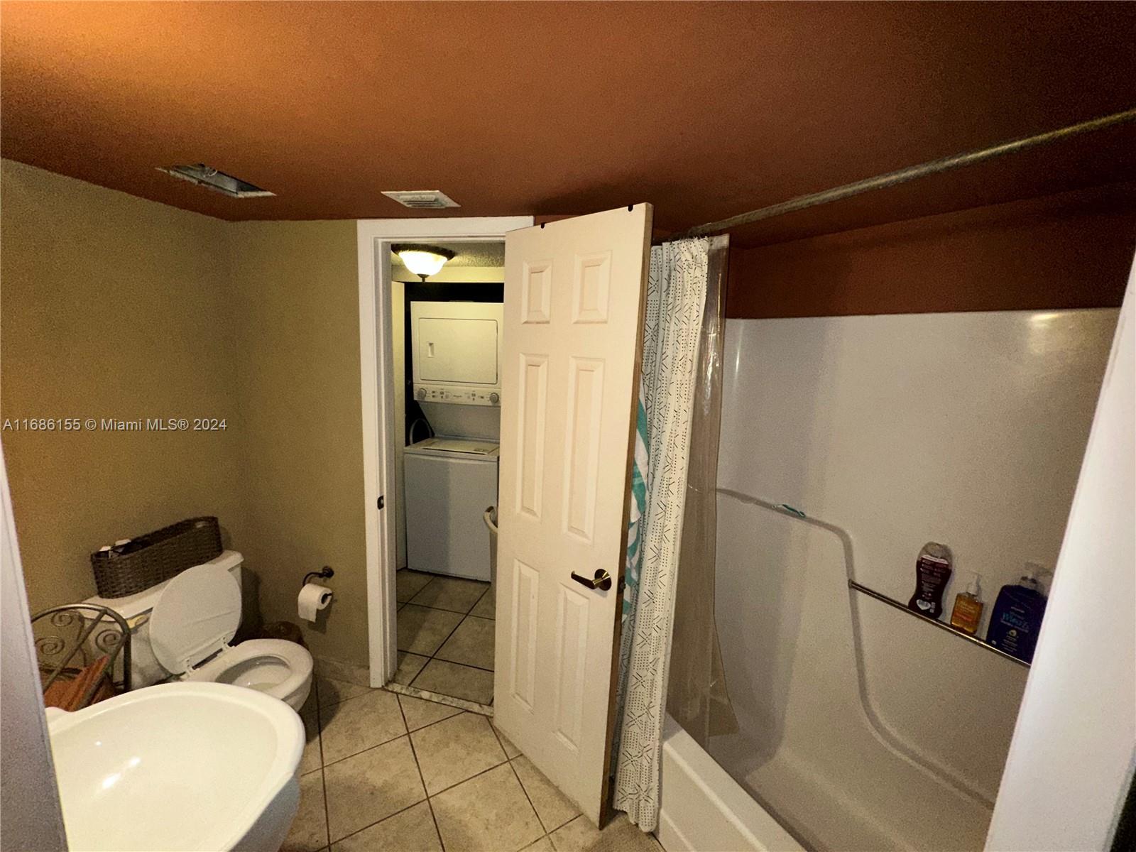 PLANTATION RACQUET CLUB - Residential