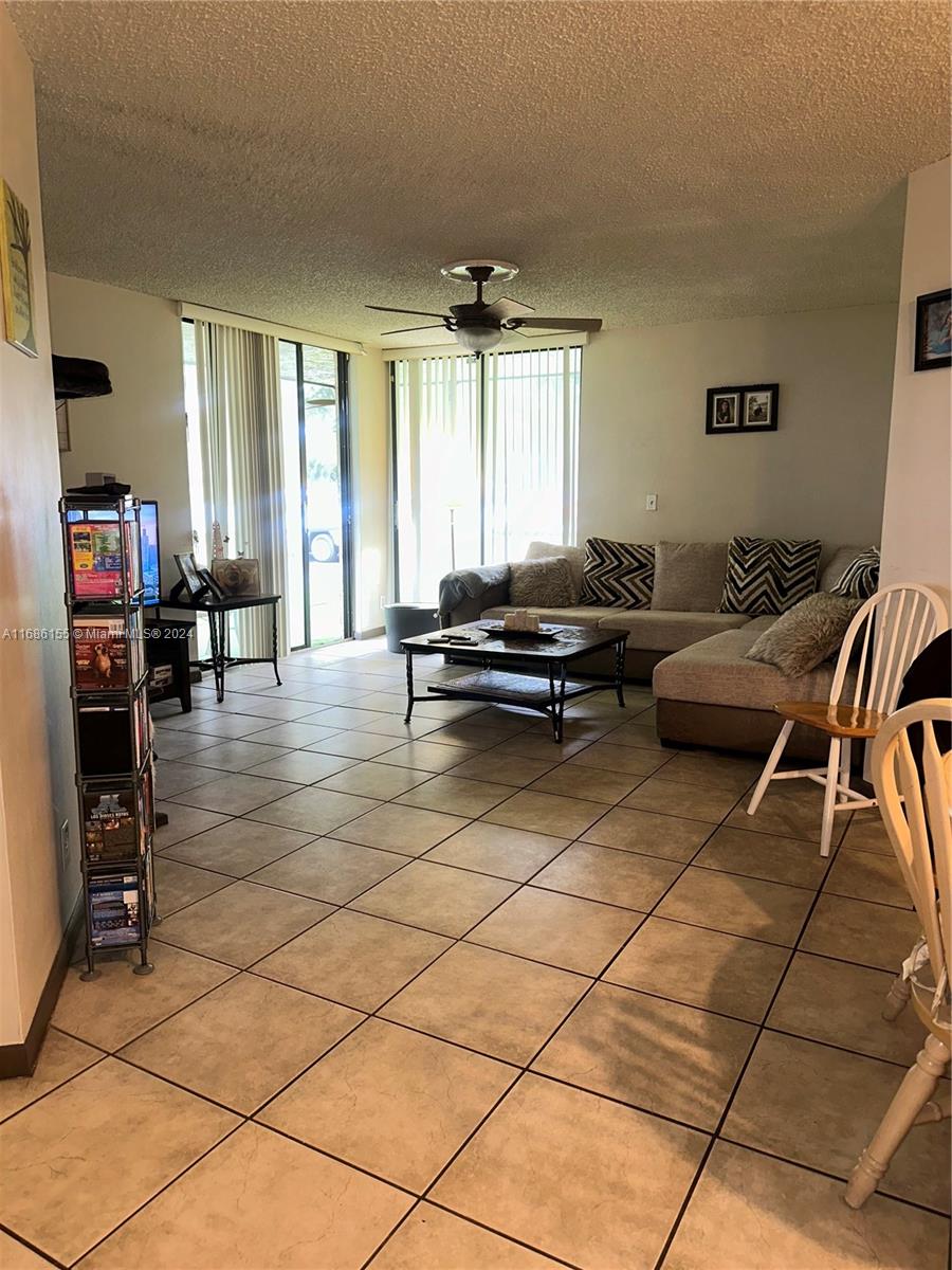 PLANTATION RACQUET CLUB - Residential