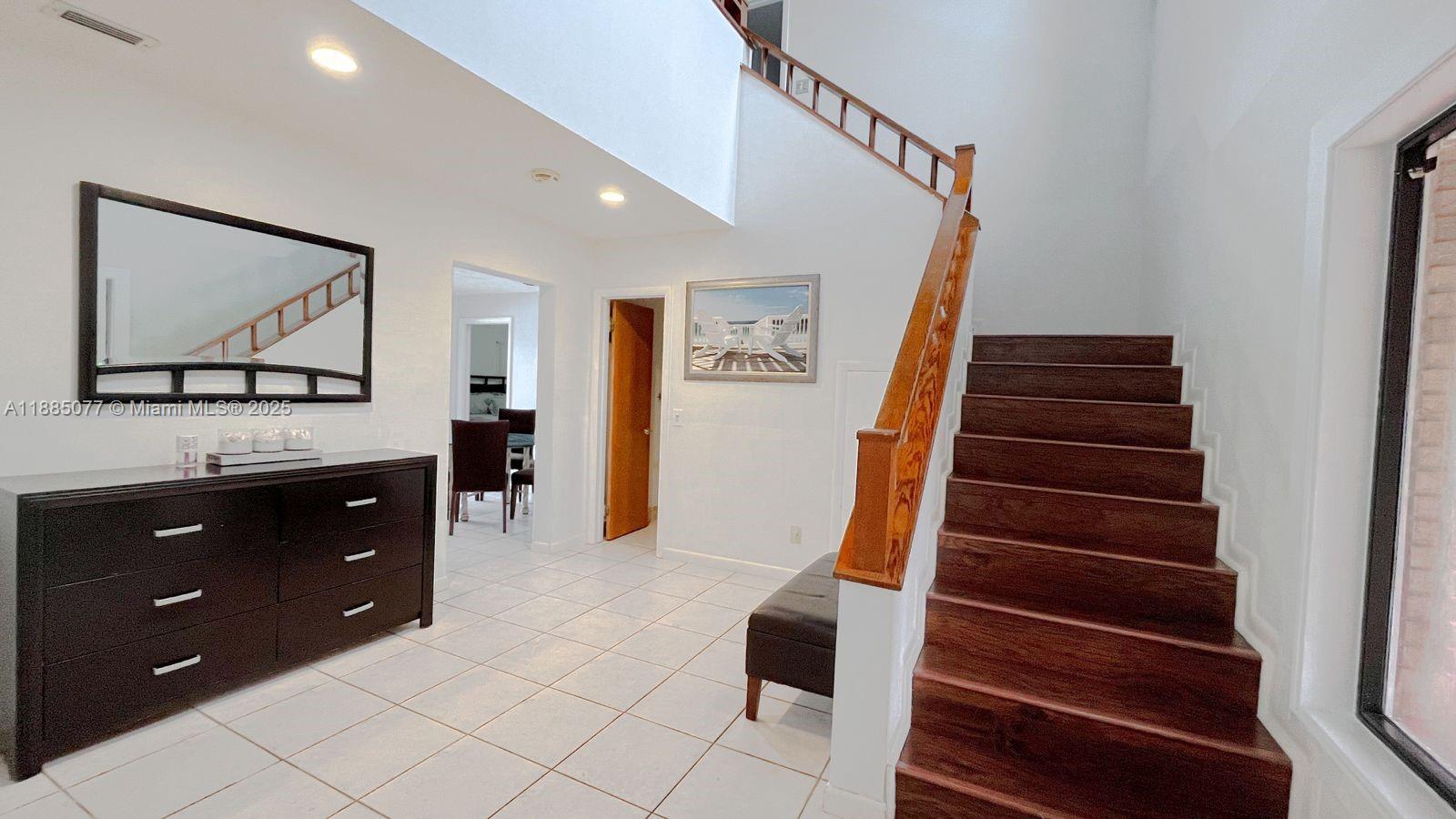 HOLLYWOOD GOLF ESTATES SE - Residential Lease