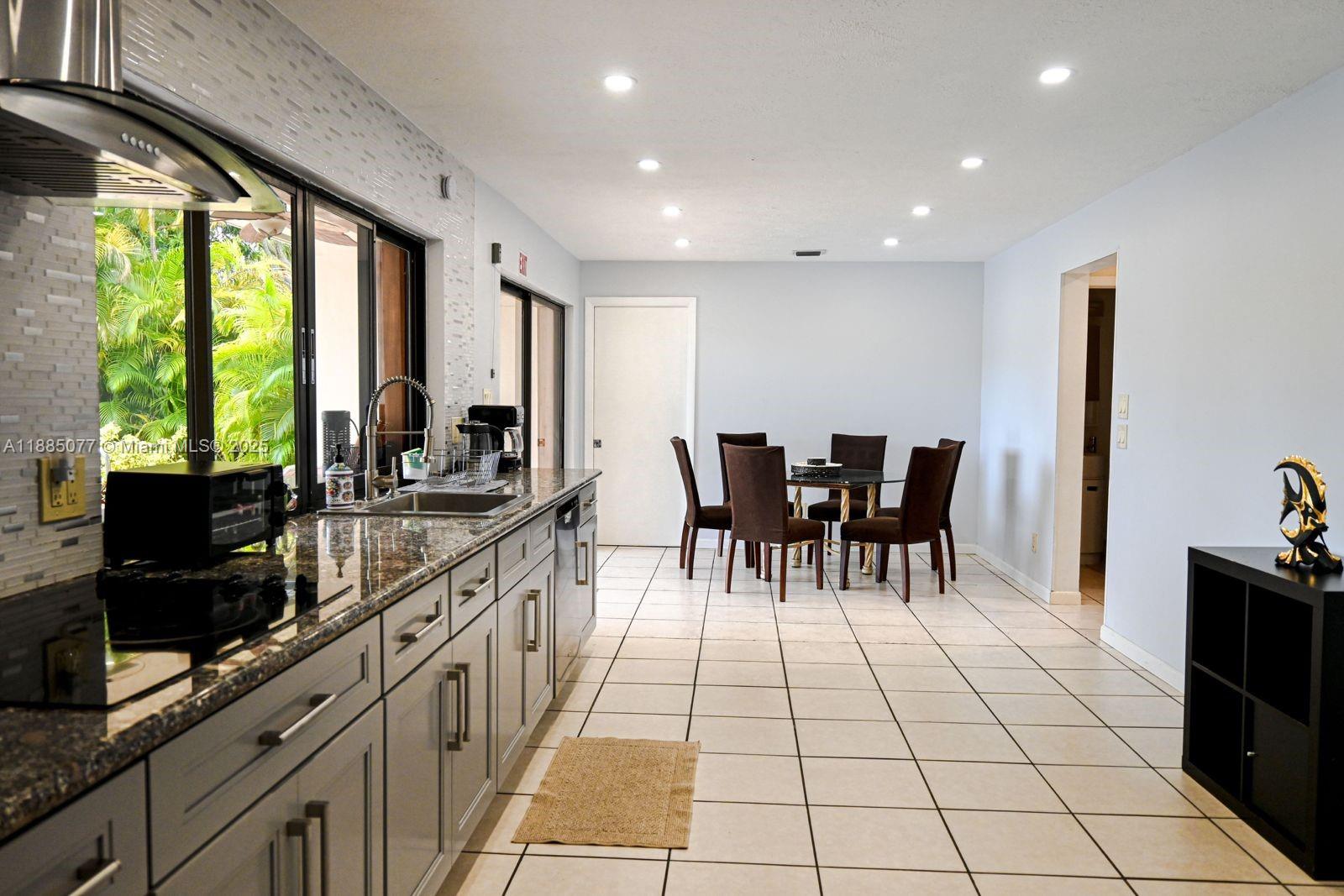 HOLLYWOOD GOLF ESTATES SE - Residential Lease