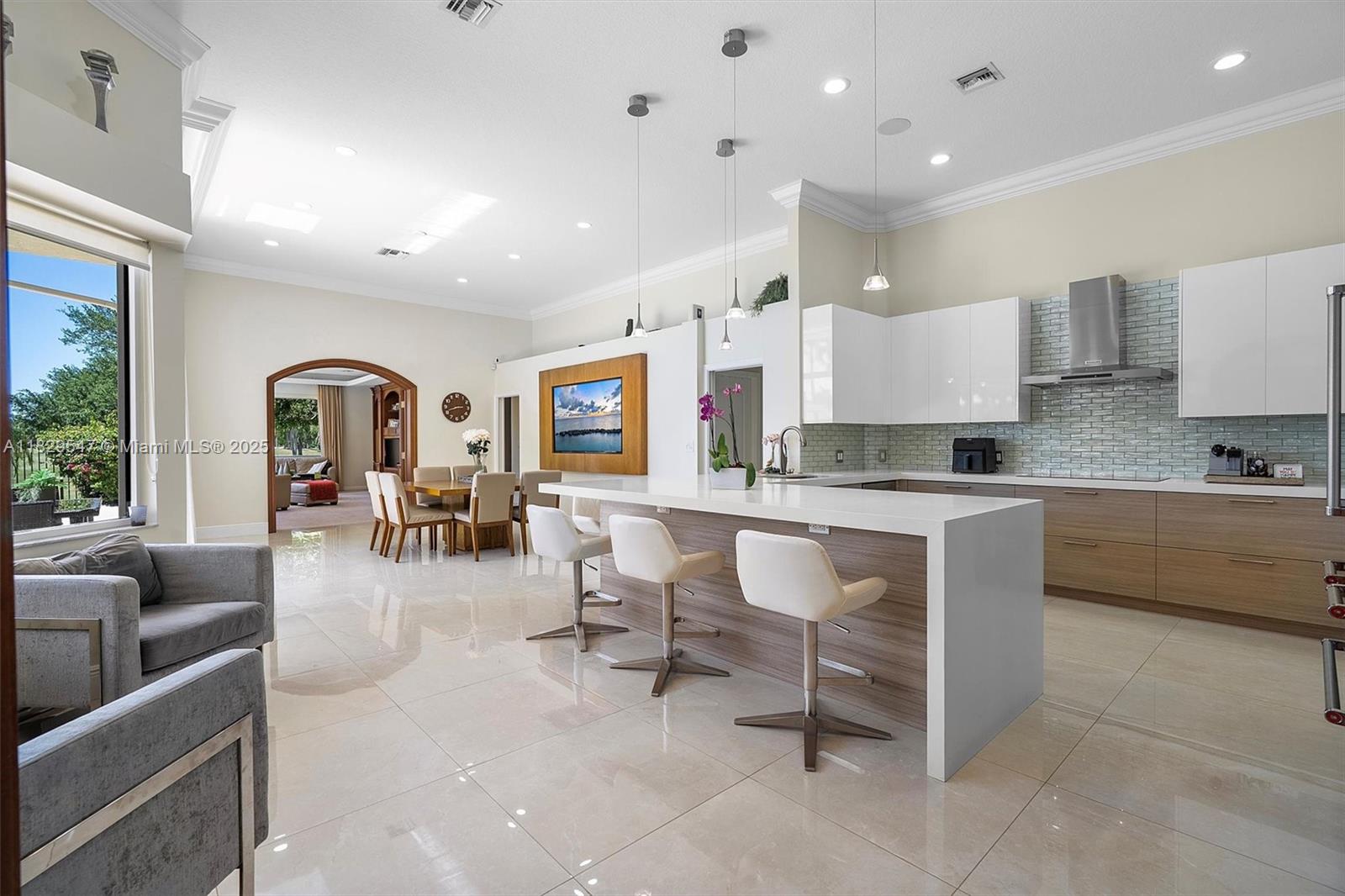 2541 Golf View Dr