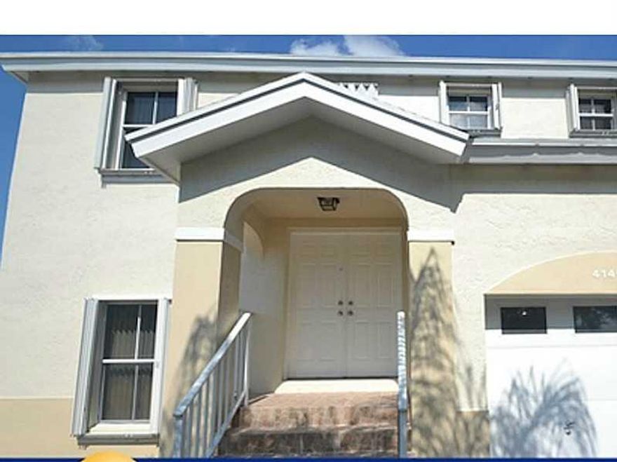 Great property in Davie,FL, offers a stunning layout. Enjoy peace of mind and the best quality ownership for a rental in the area. ONLY ONE MONTH DEPOSIT REQUIRED for qualified tenants. All kitchen appliances installed and maintained by landlord. One or T wo years lease welcome in this beautiful home. PET FRIENDLY (some restrictions may apply). Easy to show - Vacant.