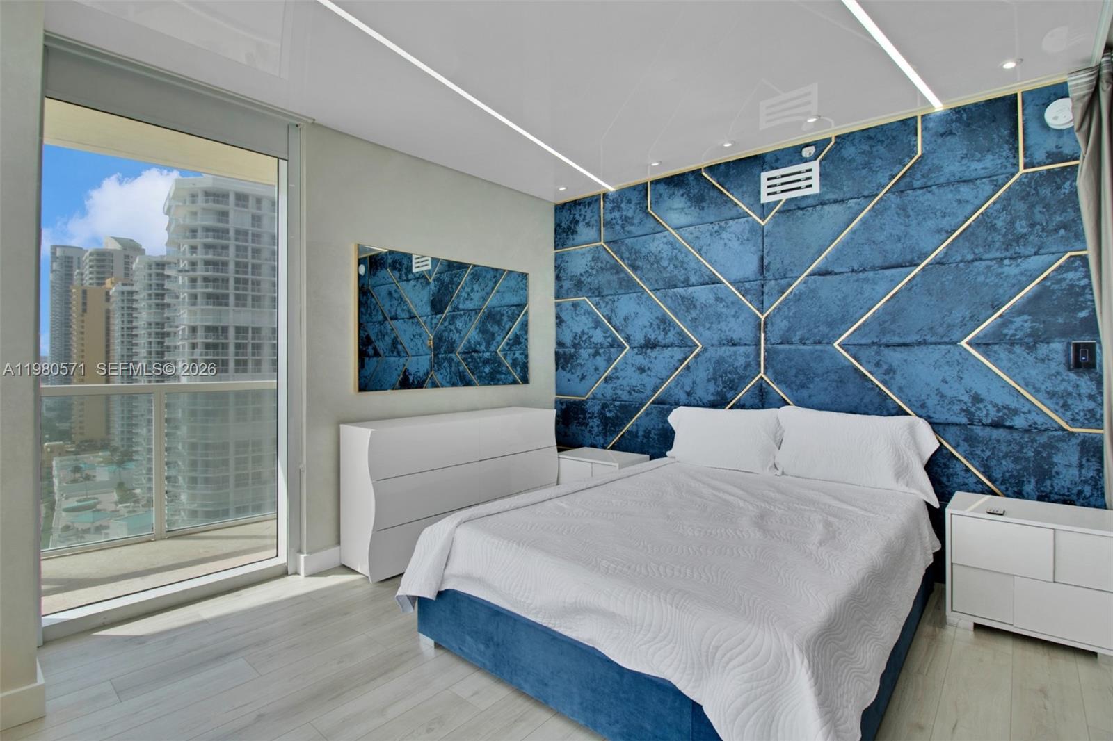 LA PERLA CONDO - Residential Lease