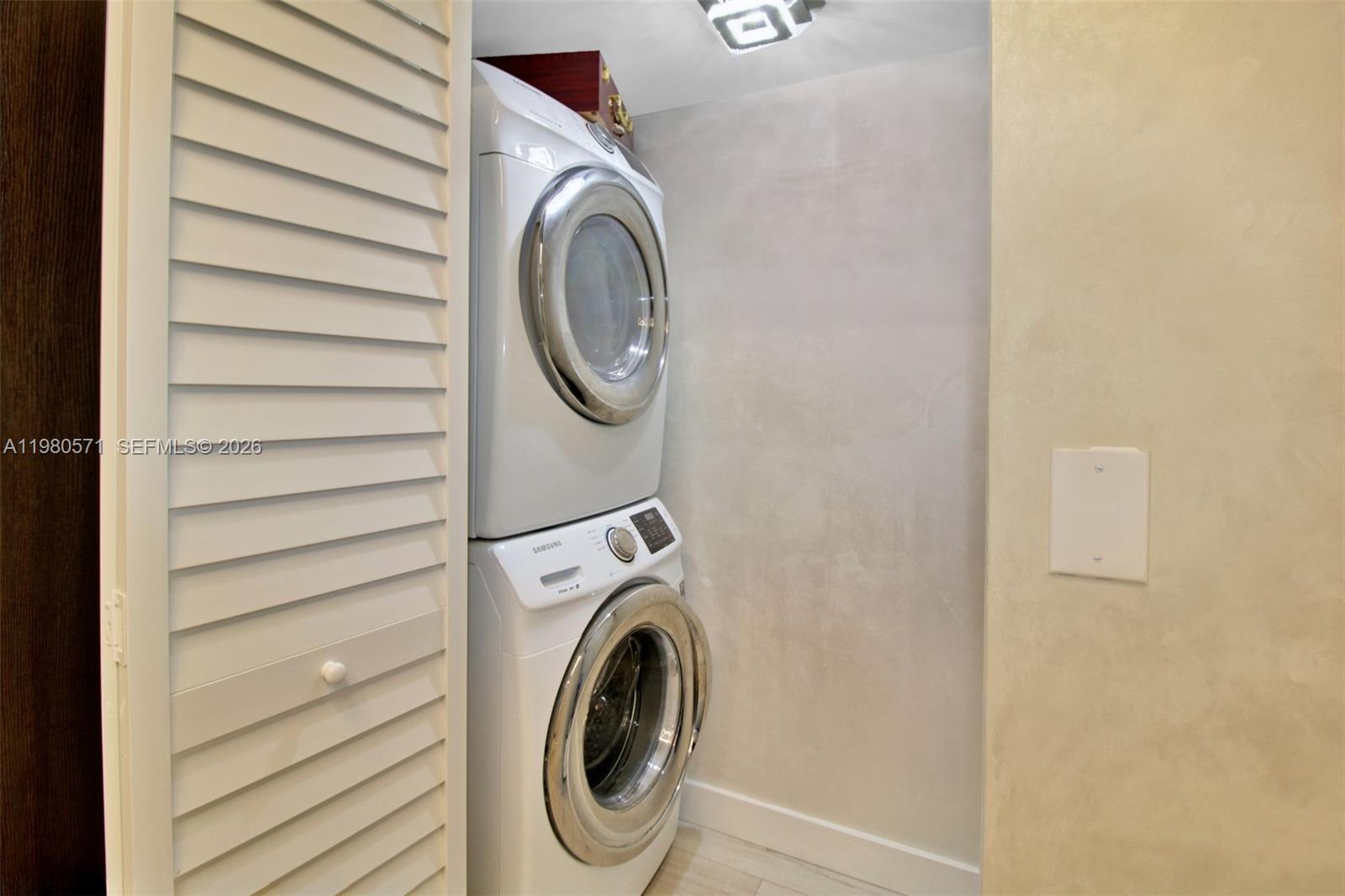 LA PERLA CONDO - Residential Lease