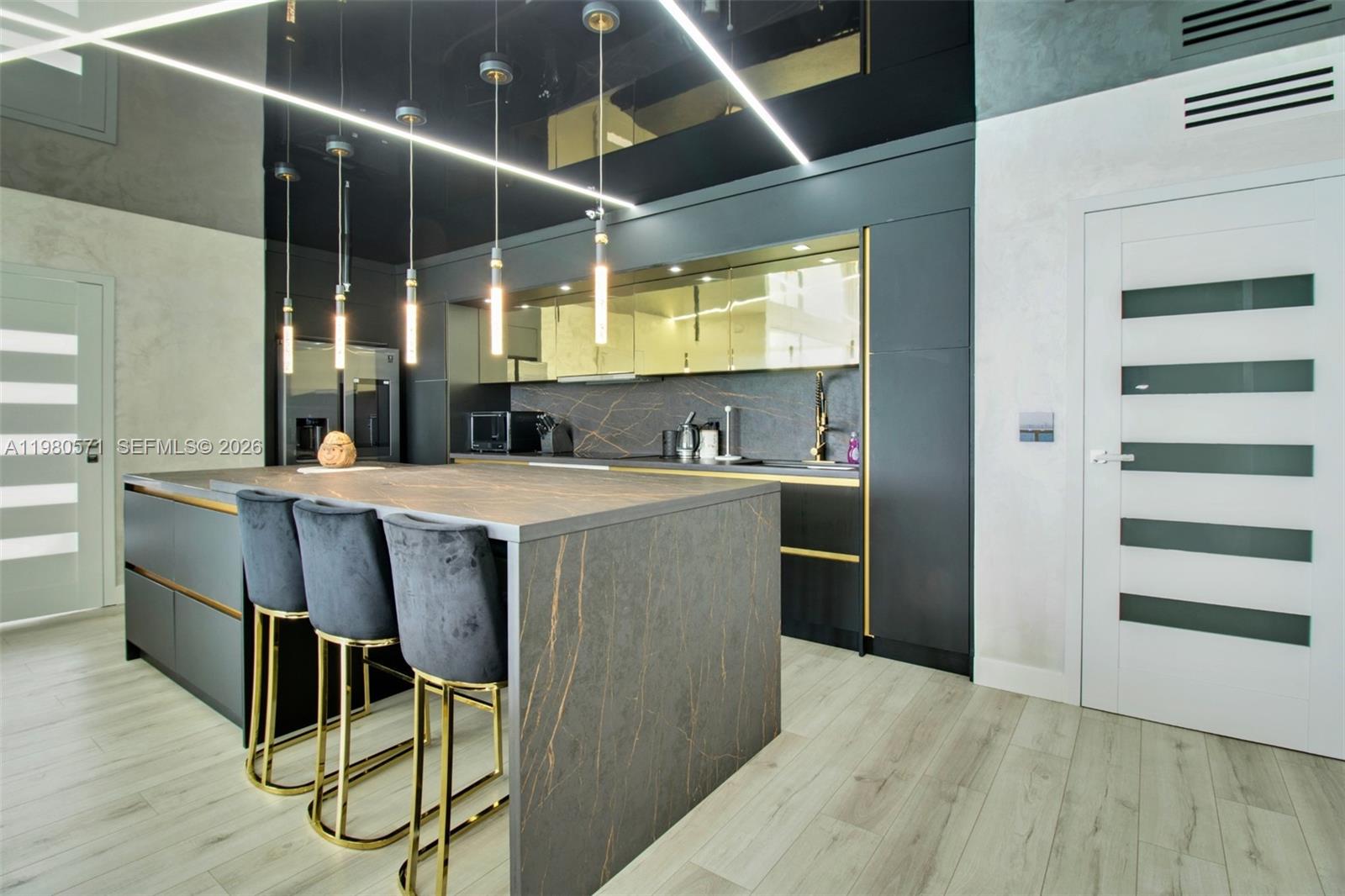 16699 Collins Ave 2002