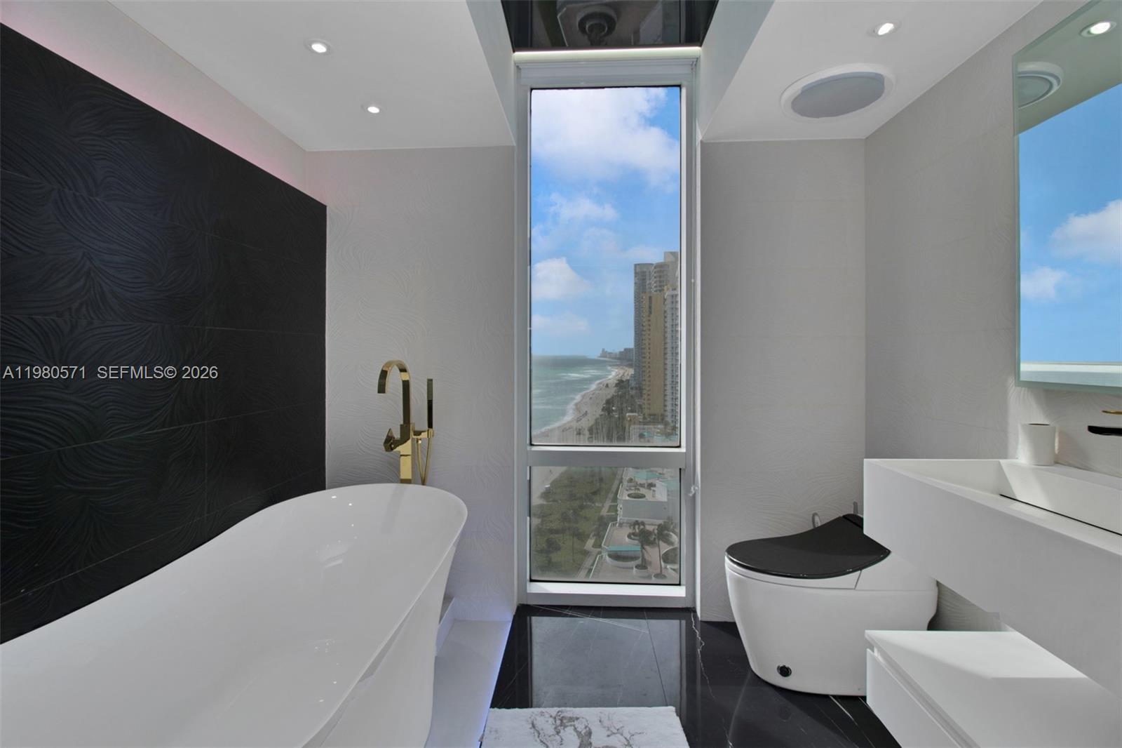 LA PERLA CONDO - Residential Lease