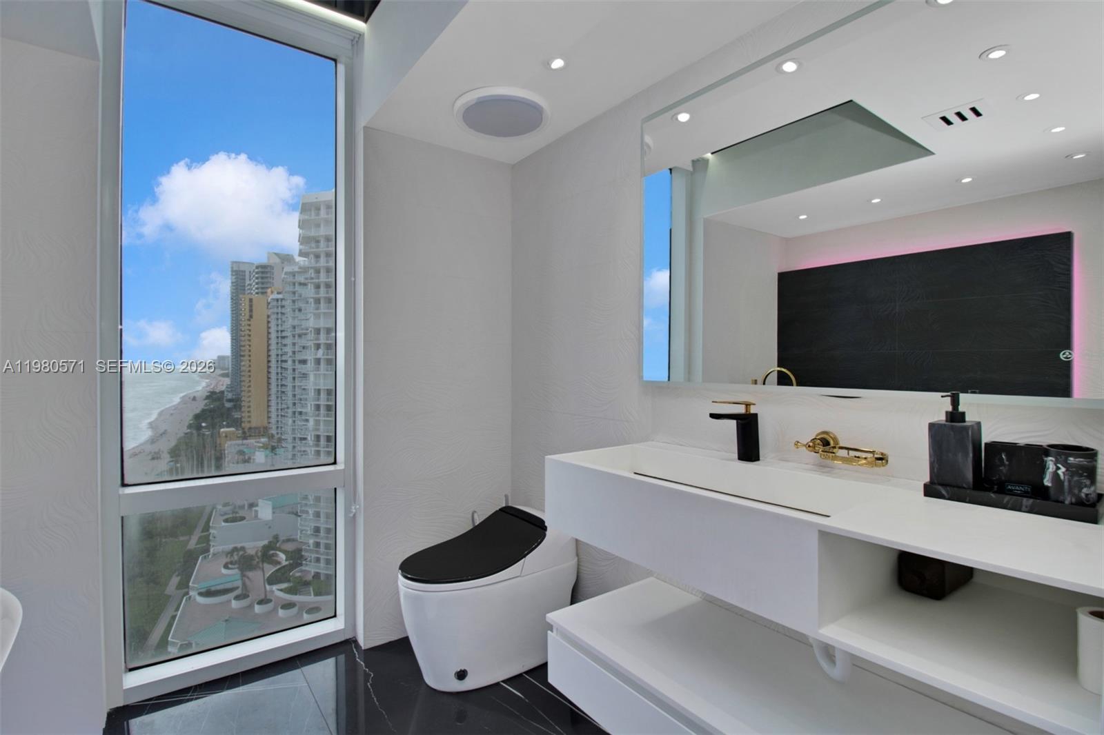 LA PERLA CONDO - Residential Lease