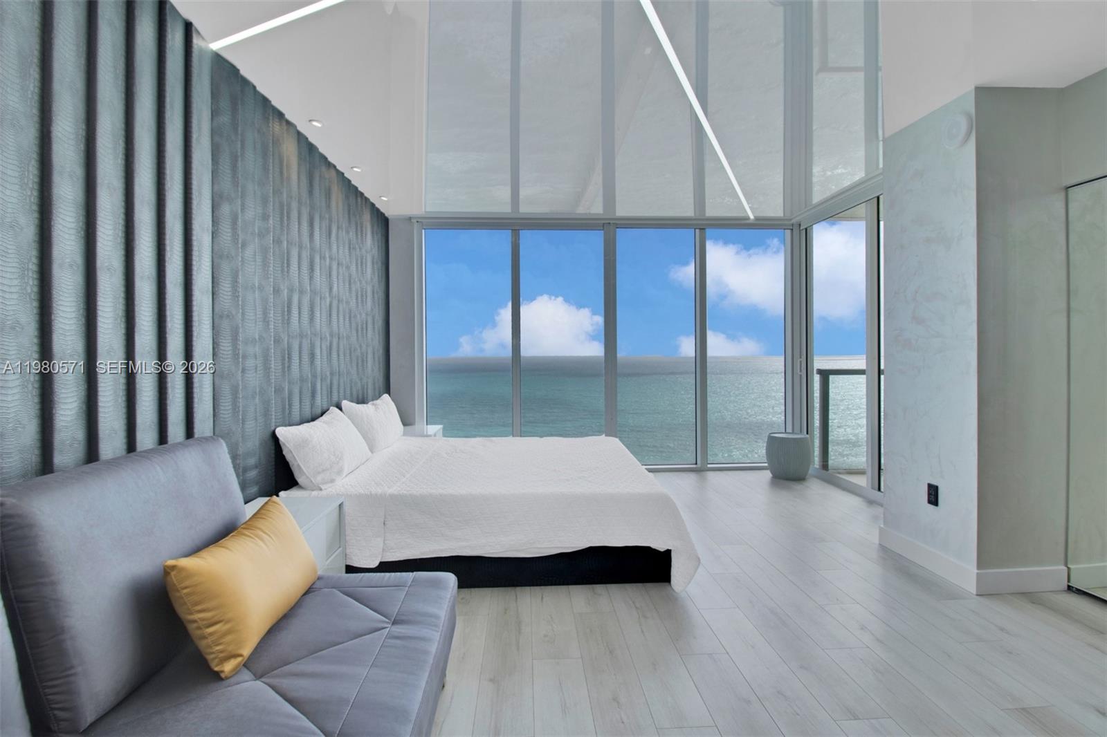 LA PERLA CONDO - Residential Lease