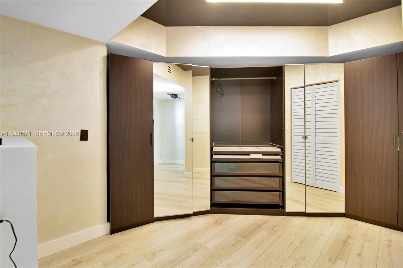 LA PERLA CONDO - Residential Lease