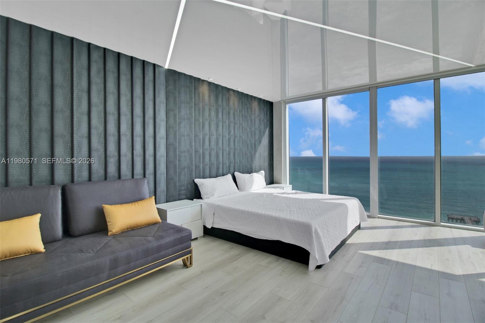 LA PERLA CONDO - Residential Lease
