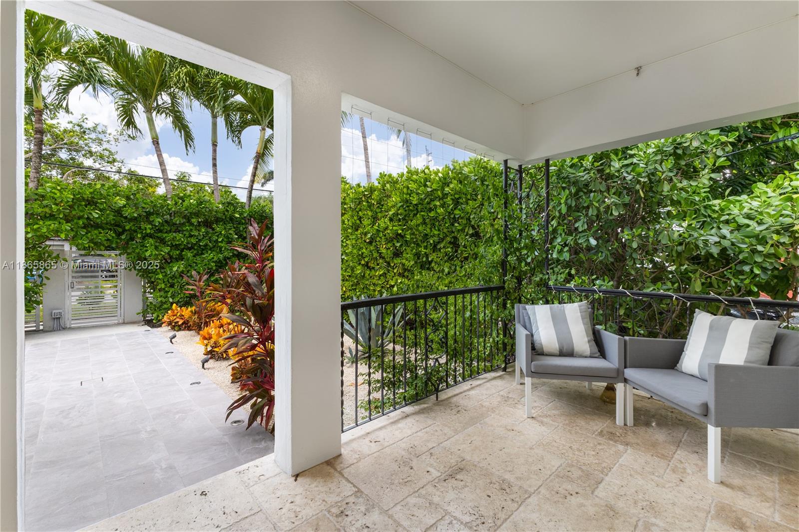 NORTH SHORE CREST - Residential