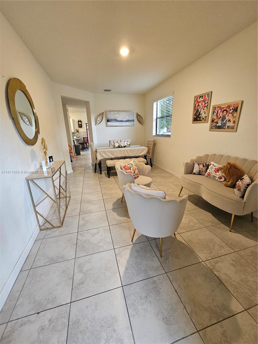 121 SE 33rd Ter 121