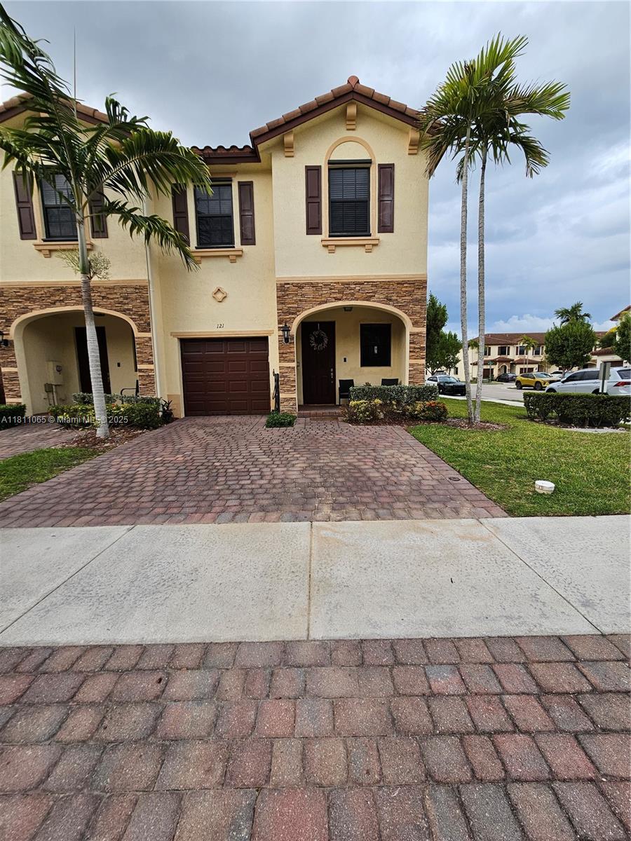 121 SE 33rd Ter 121