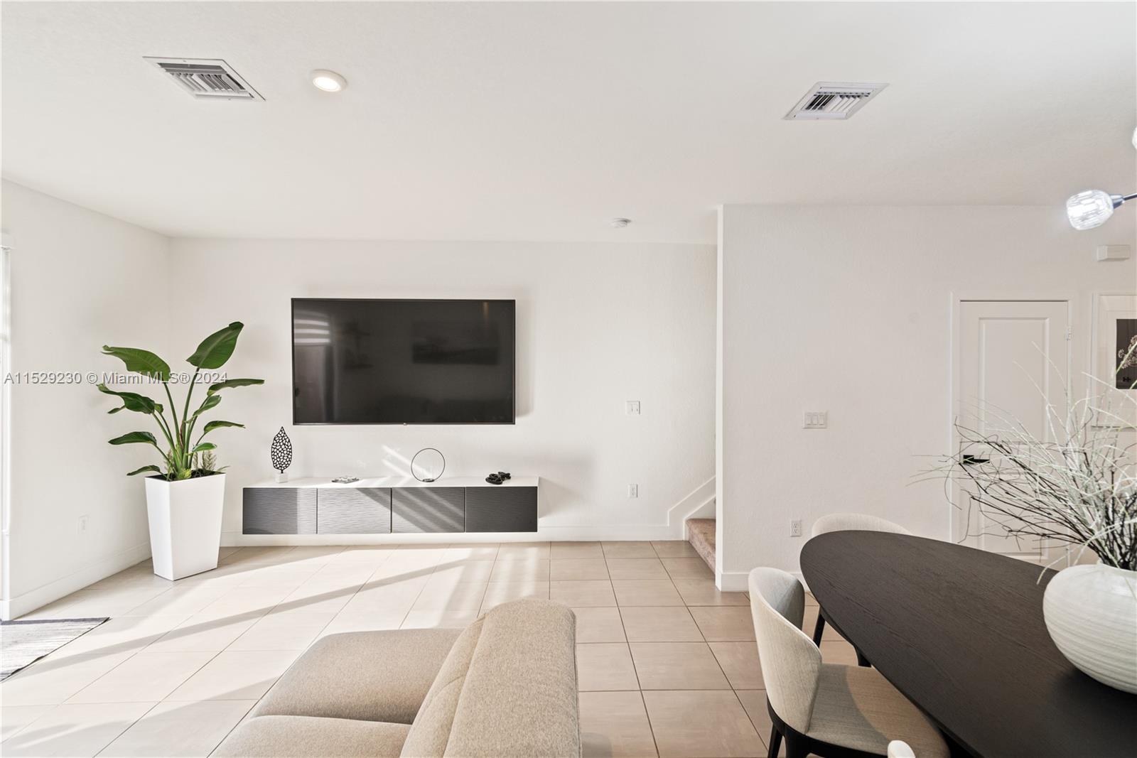 MC RESIDENTIAL - Residential Lease