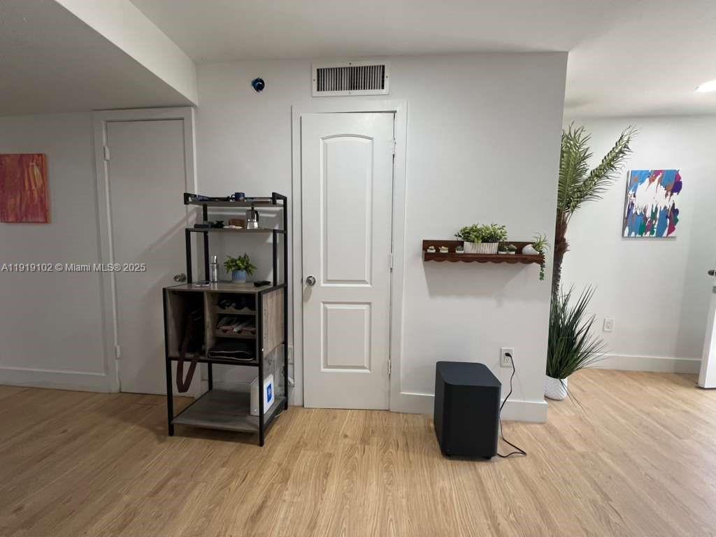 THE LOFTS TOWN VILLAS CON - Residential Lease