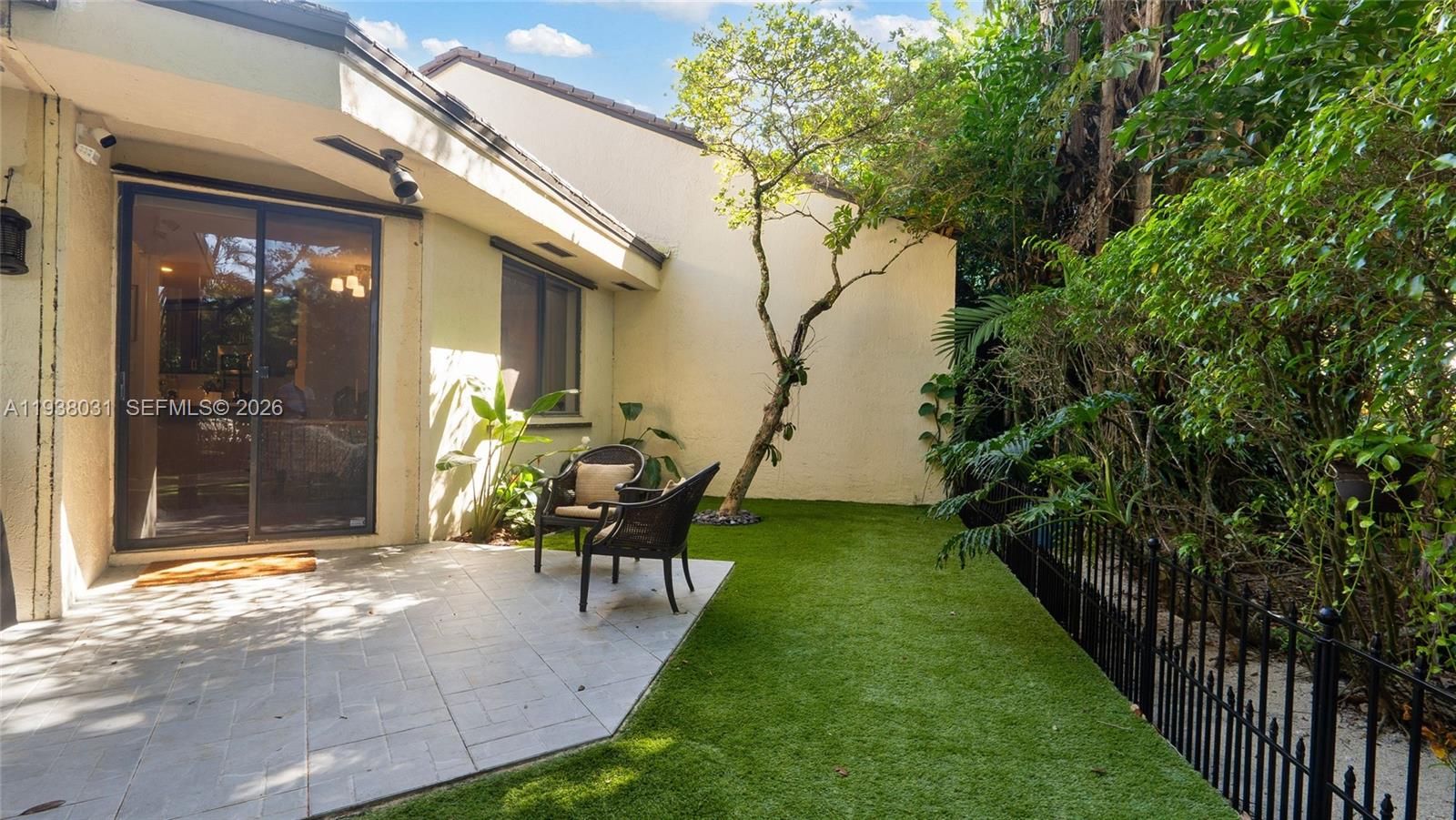 208 NW 97th Ave 2-92