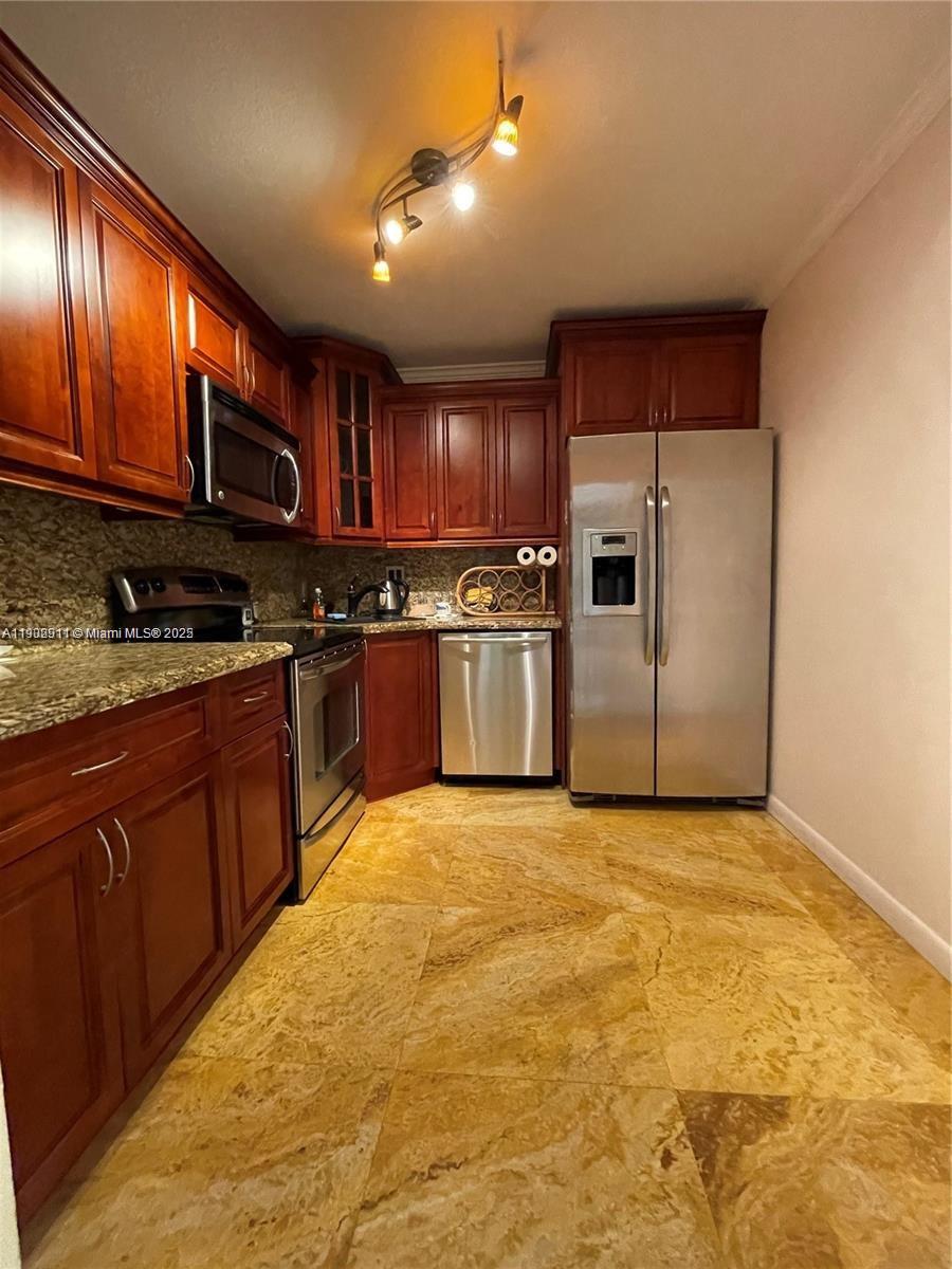 600 Three Islands Blvd 1814
