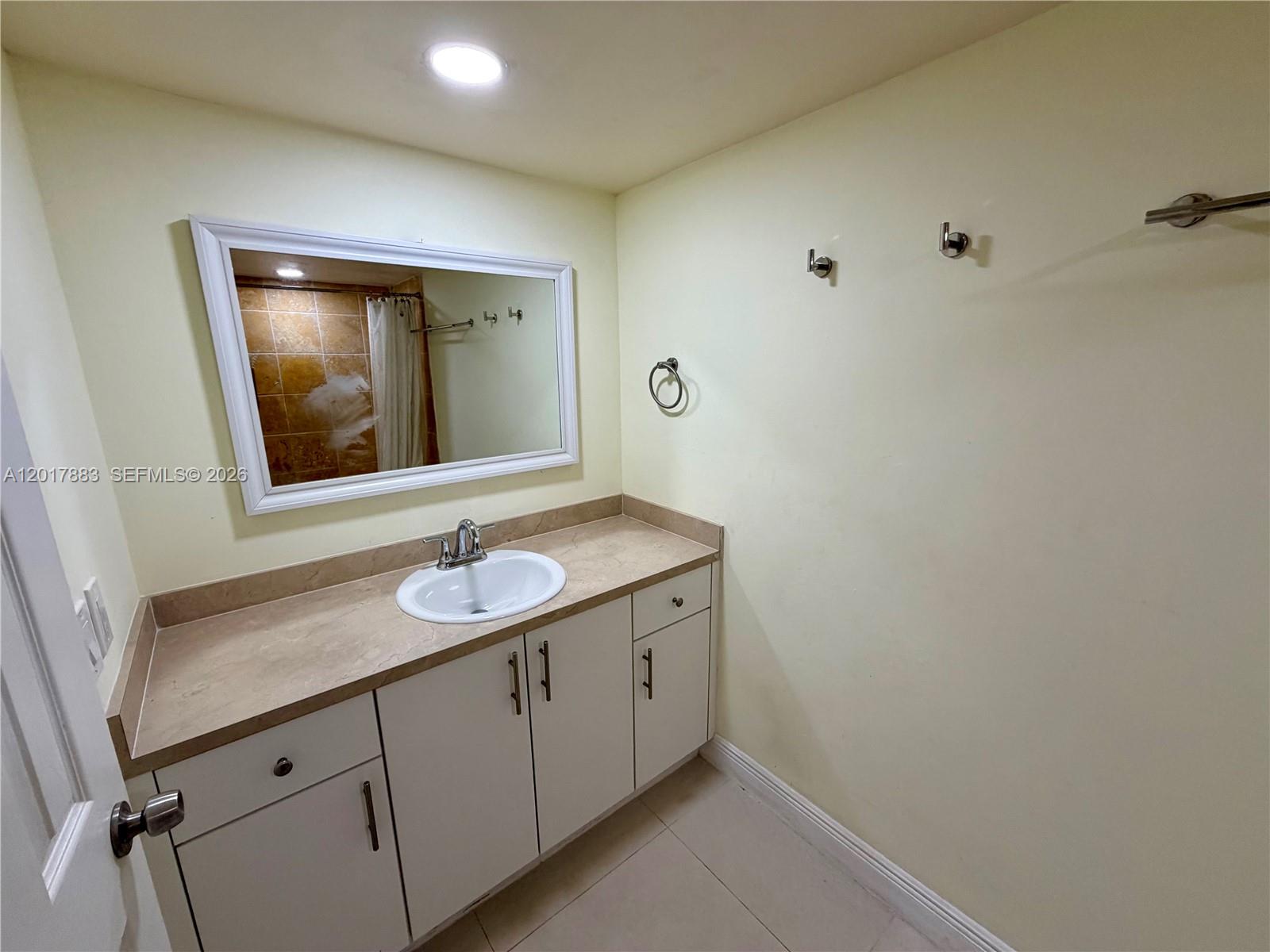SUNSET PALMS EAST CONDO - Residential