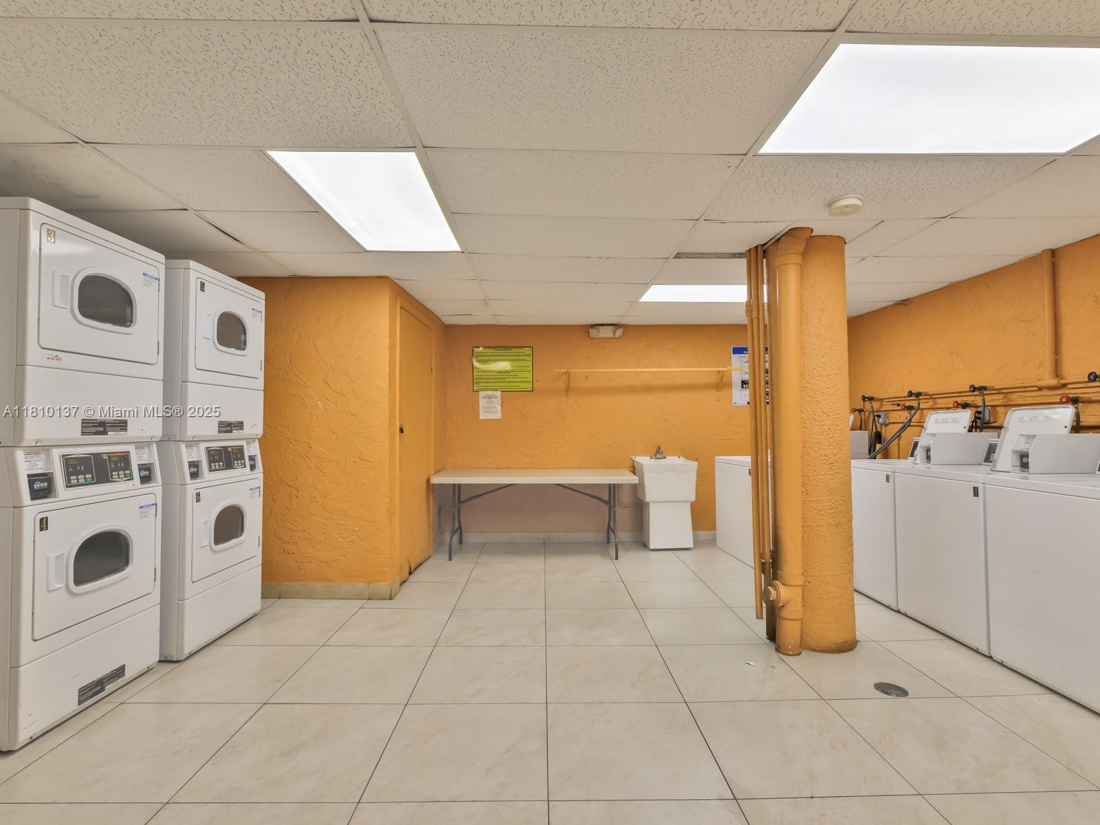 PALM-EAST GARDENS CONDO - Residential