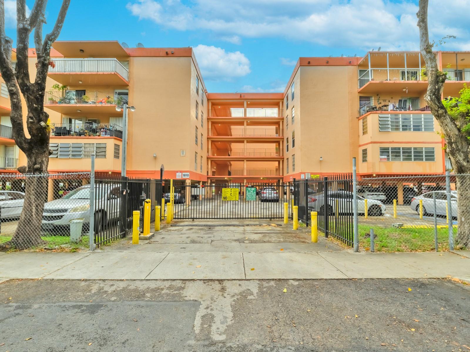 PALM-EAST GARDENS CONDO - Residential