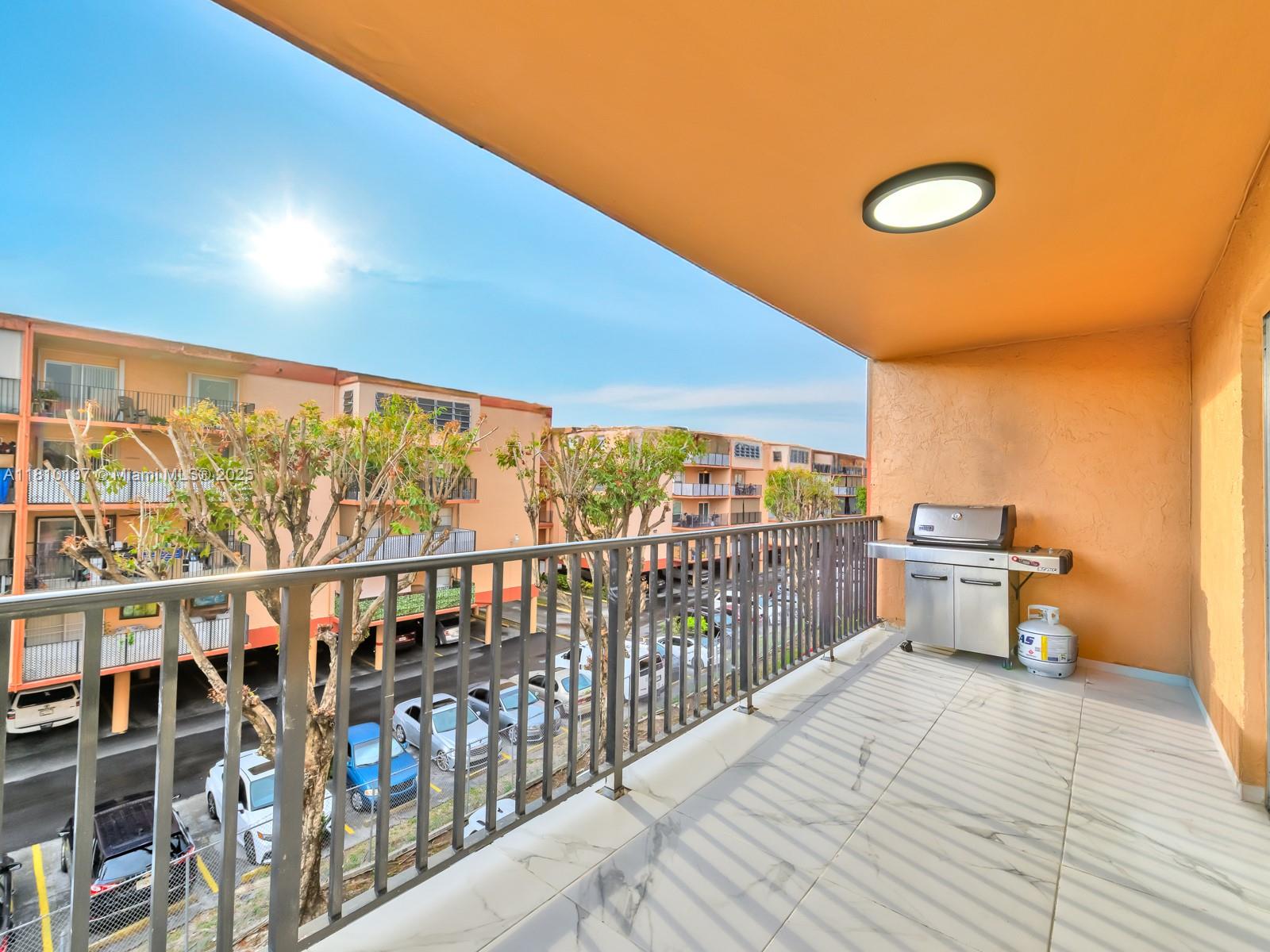 PALM-EAST GARDENS CONDO - Residential
