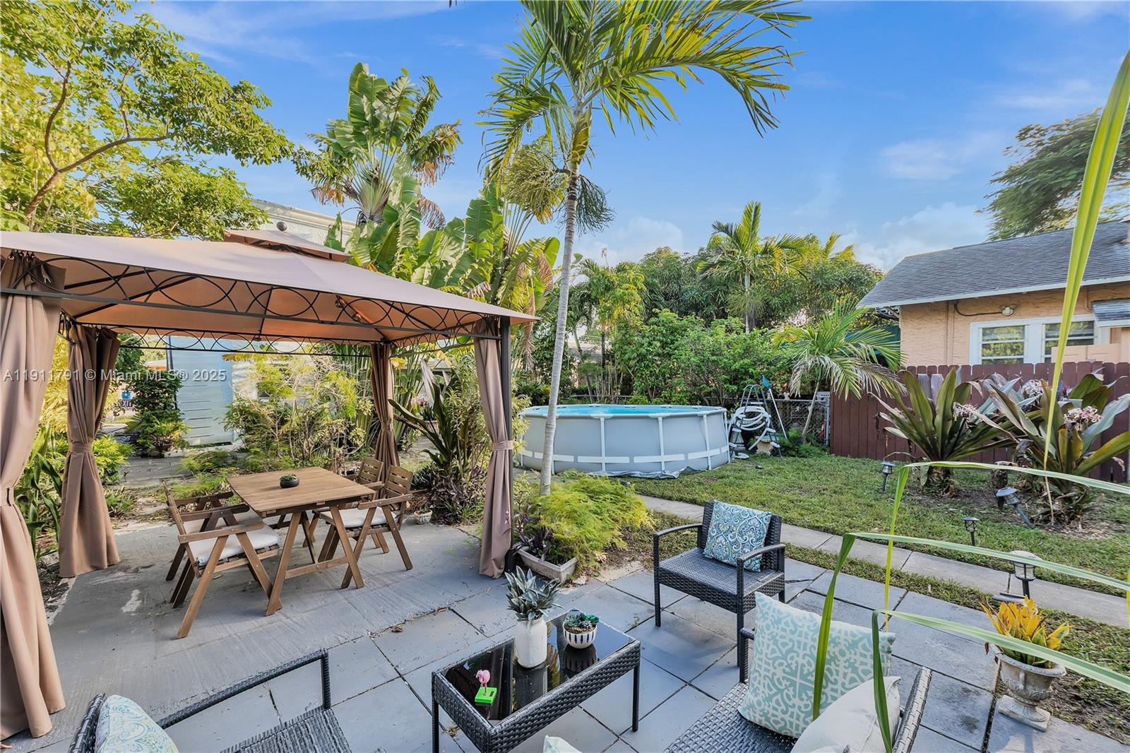 HOLLYWOOD - Residential Income