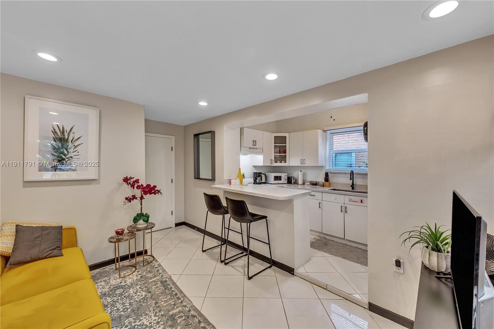 HOLLYWOOD - Residential Income