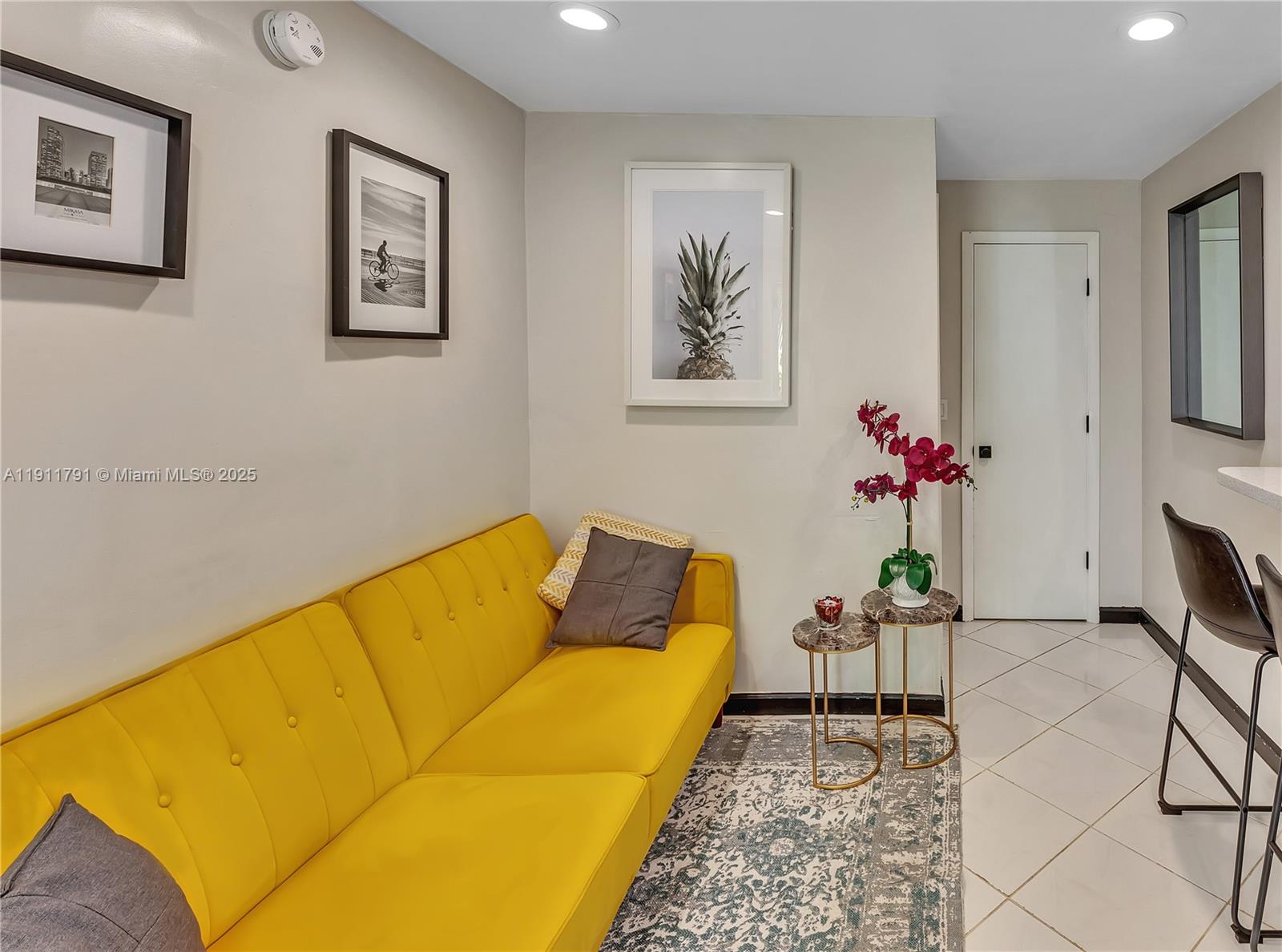 HOLLYWOOD - Residential Income